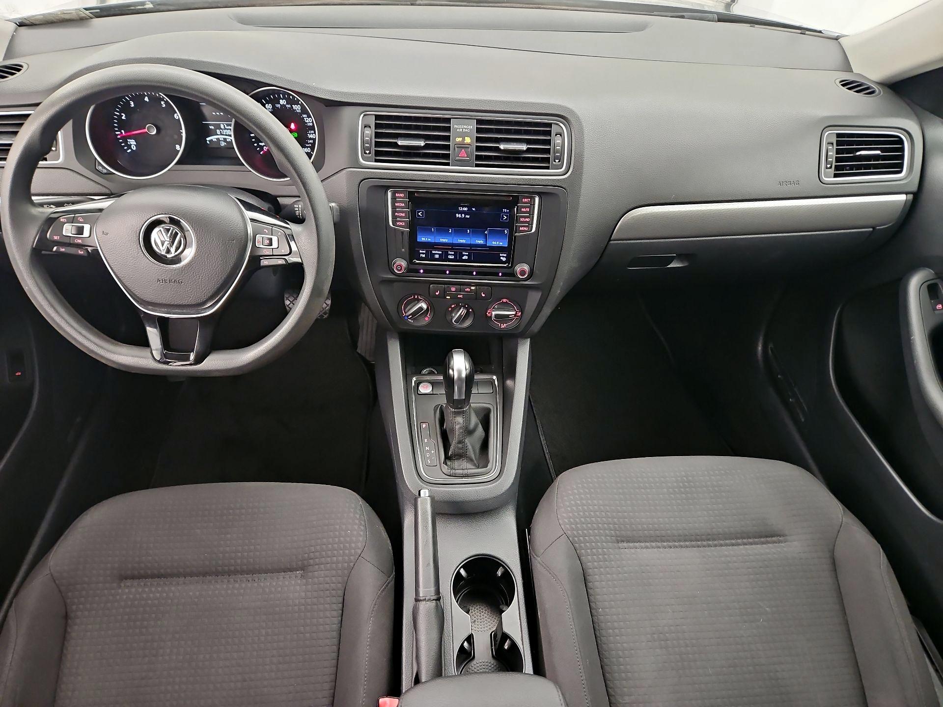Thumbnail: 2016 Volkswagen Jetta - 9