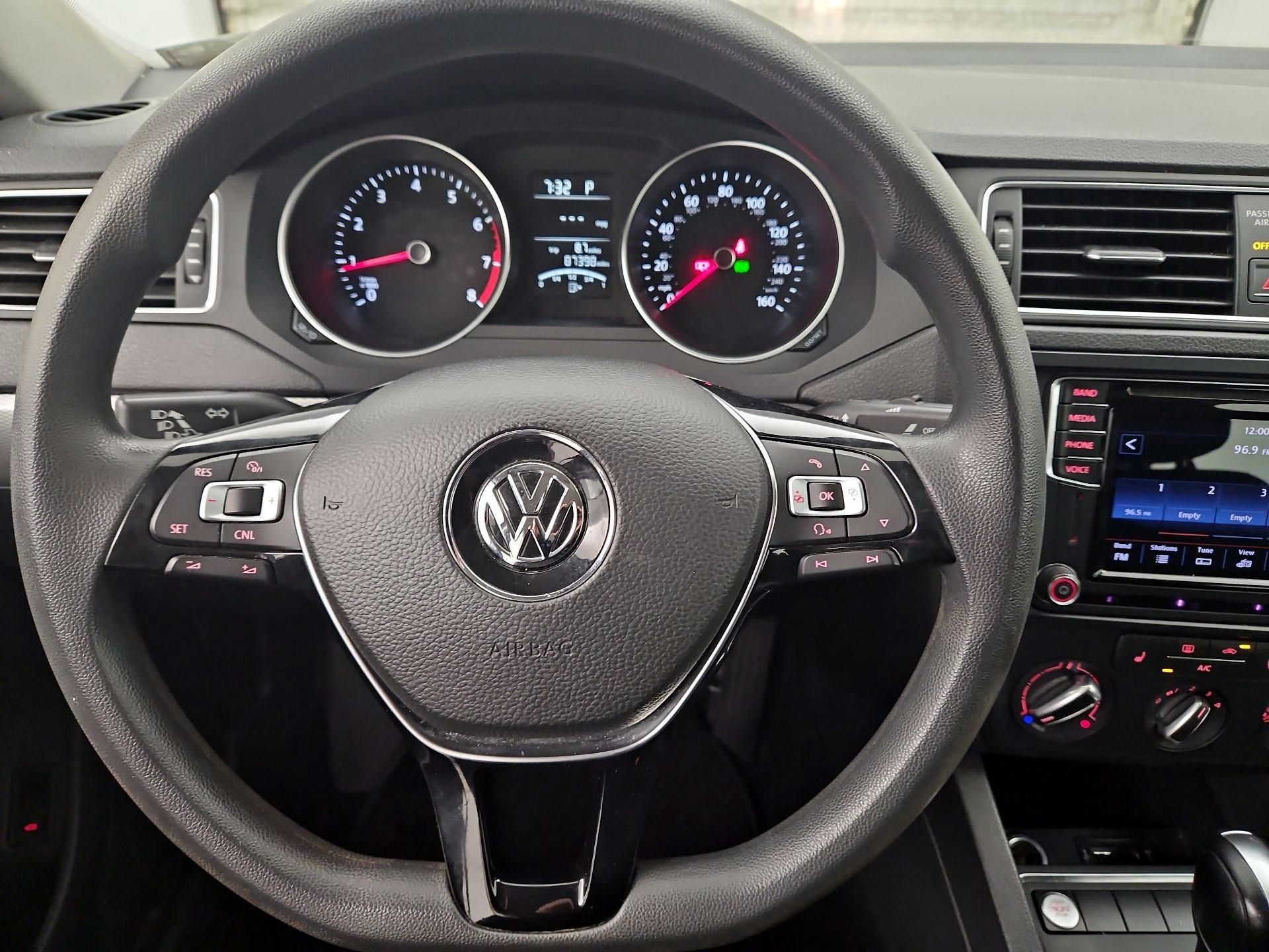 Thumbnail: 2016 Volkswagen Jetta - 10