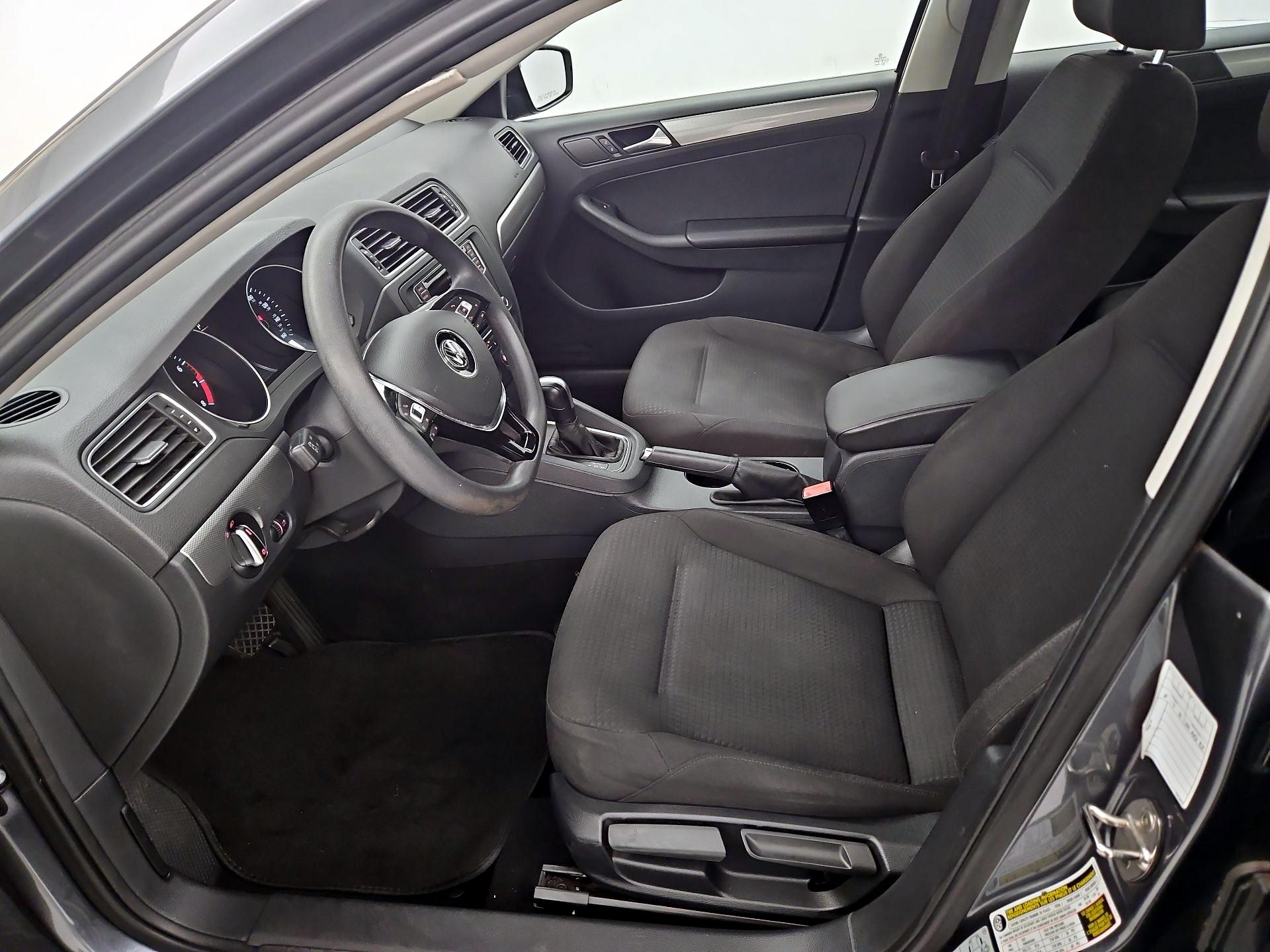 Thumbnail: 2016 Volkswagen Jetta - 11