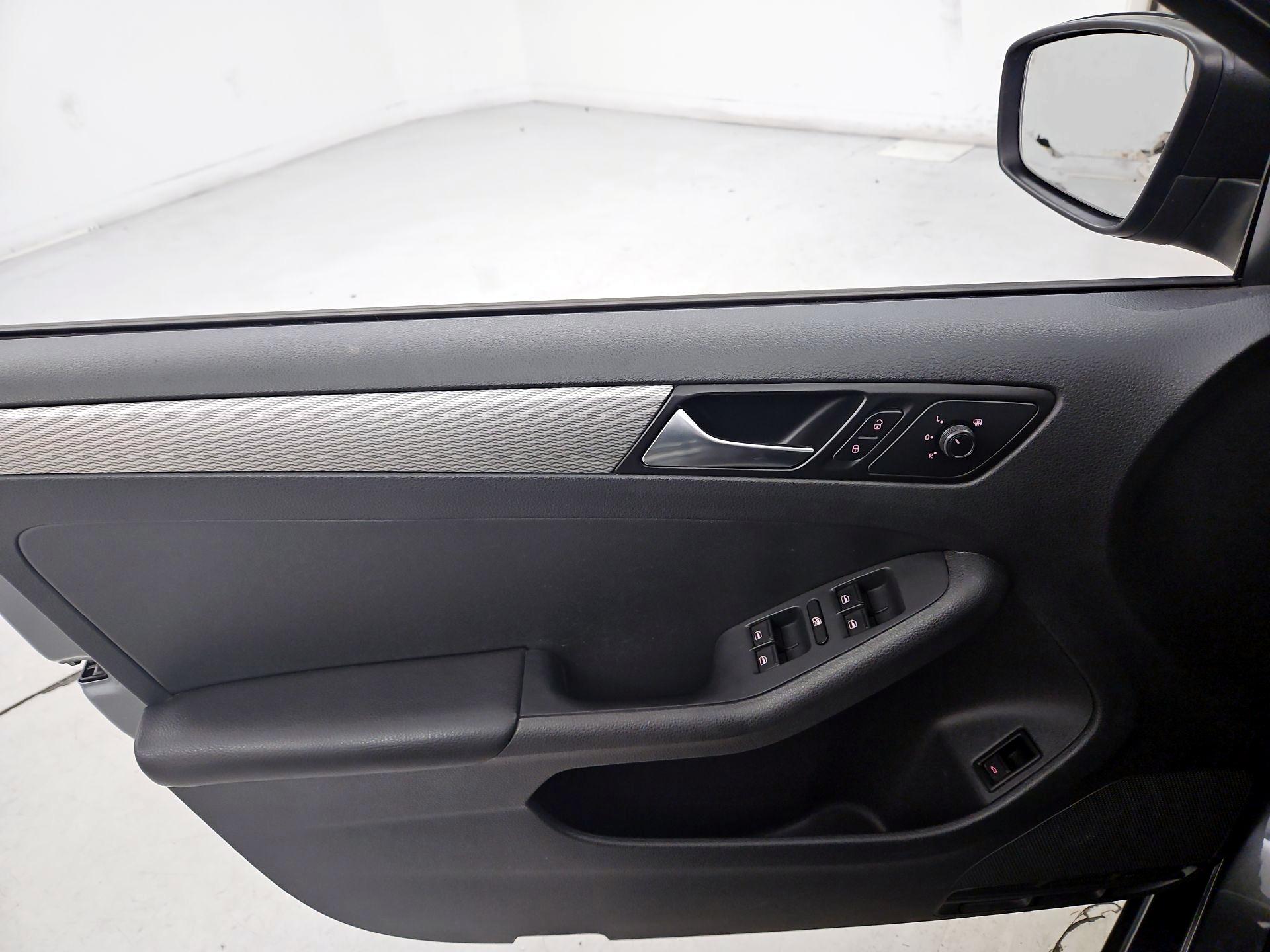 Thumbnail: 2016 Volkswagen Jetta - 12