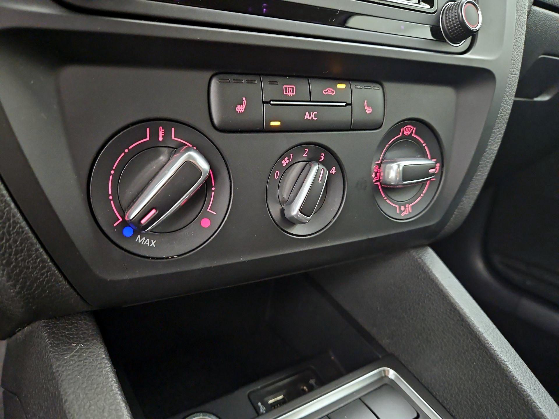 Thumbnail: 2016 Volkswagen Jetta - 16