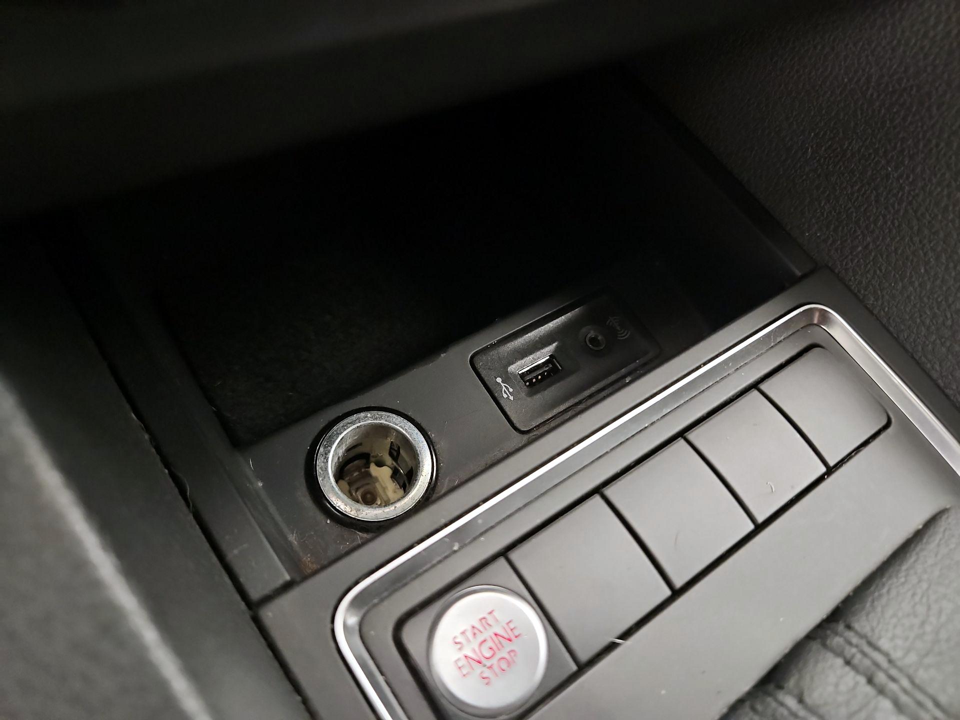 Thumbnail: 2016 Volkswagen Jetta - 18