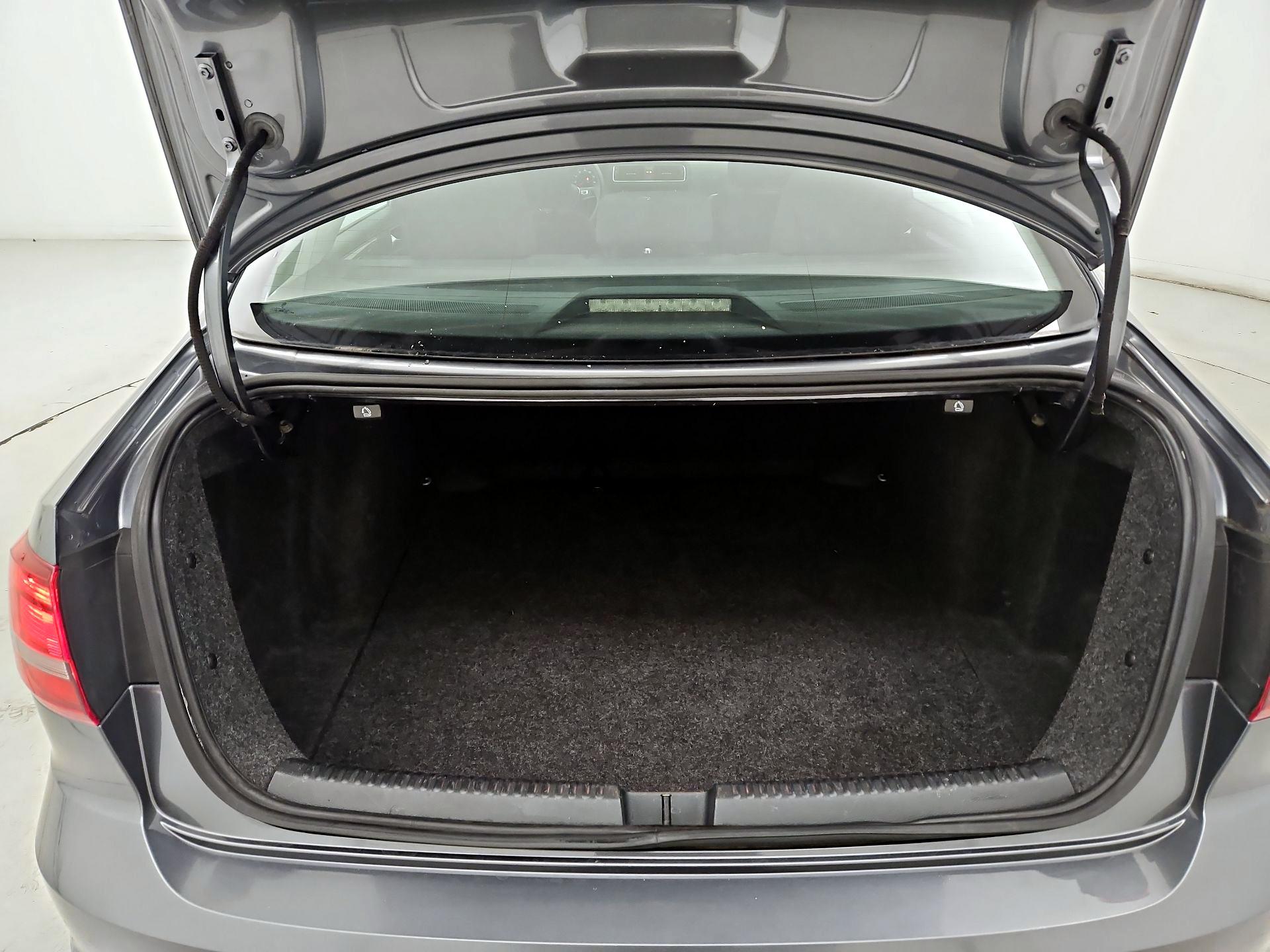 Thumbnail: 2016 Volkswagen Jetta - 20