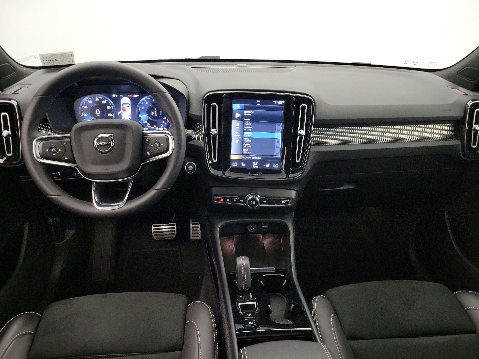 Thumbnail: 2022 Volvo XC40 - 9