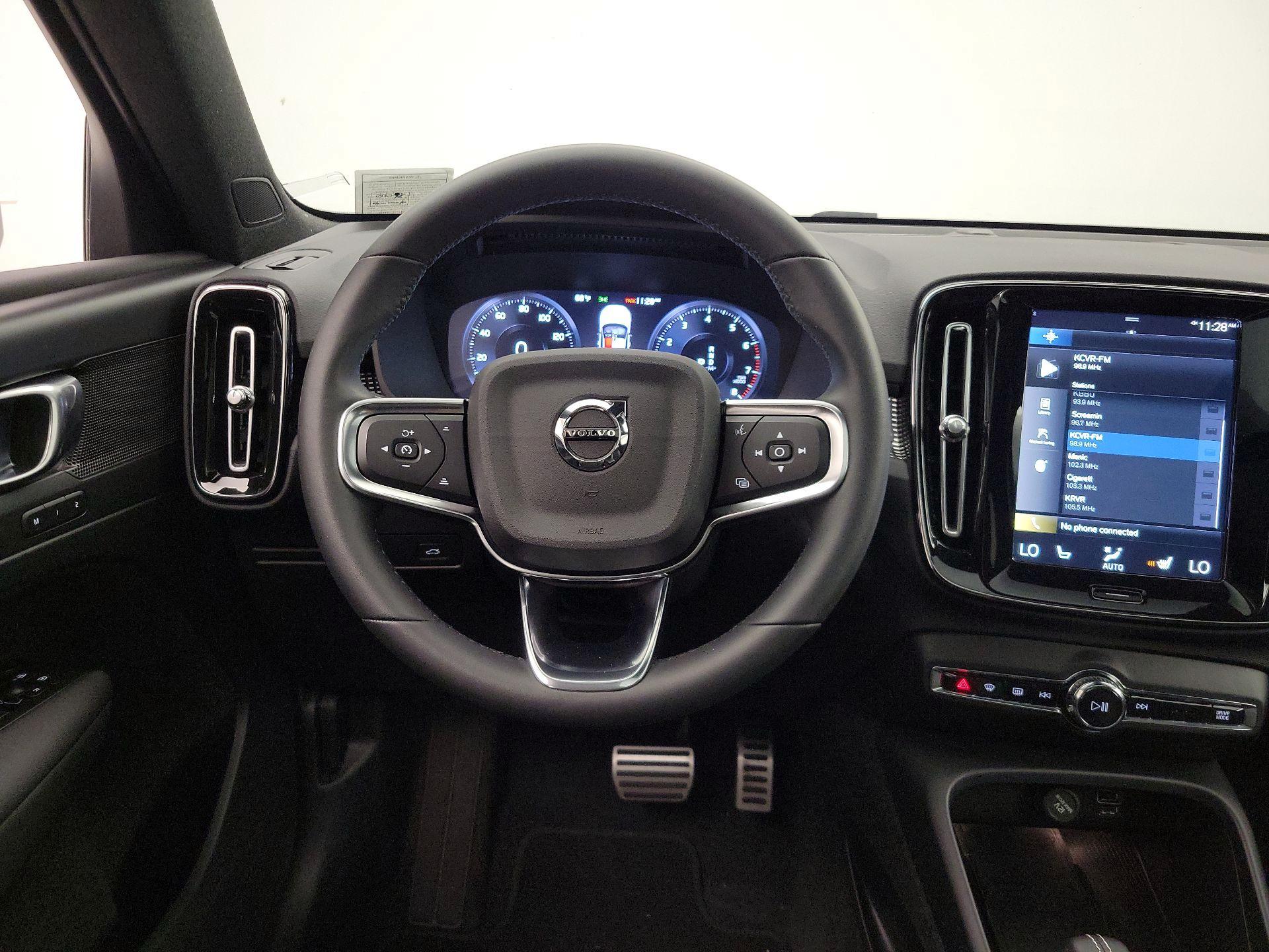 Thumbnail: 2022 Volvo XC40 - 10