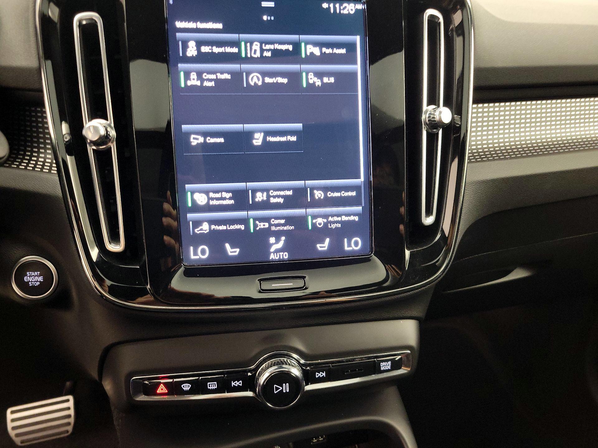 Thumbnail: 2022 Volvo XC40 - 16