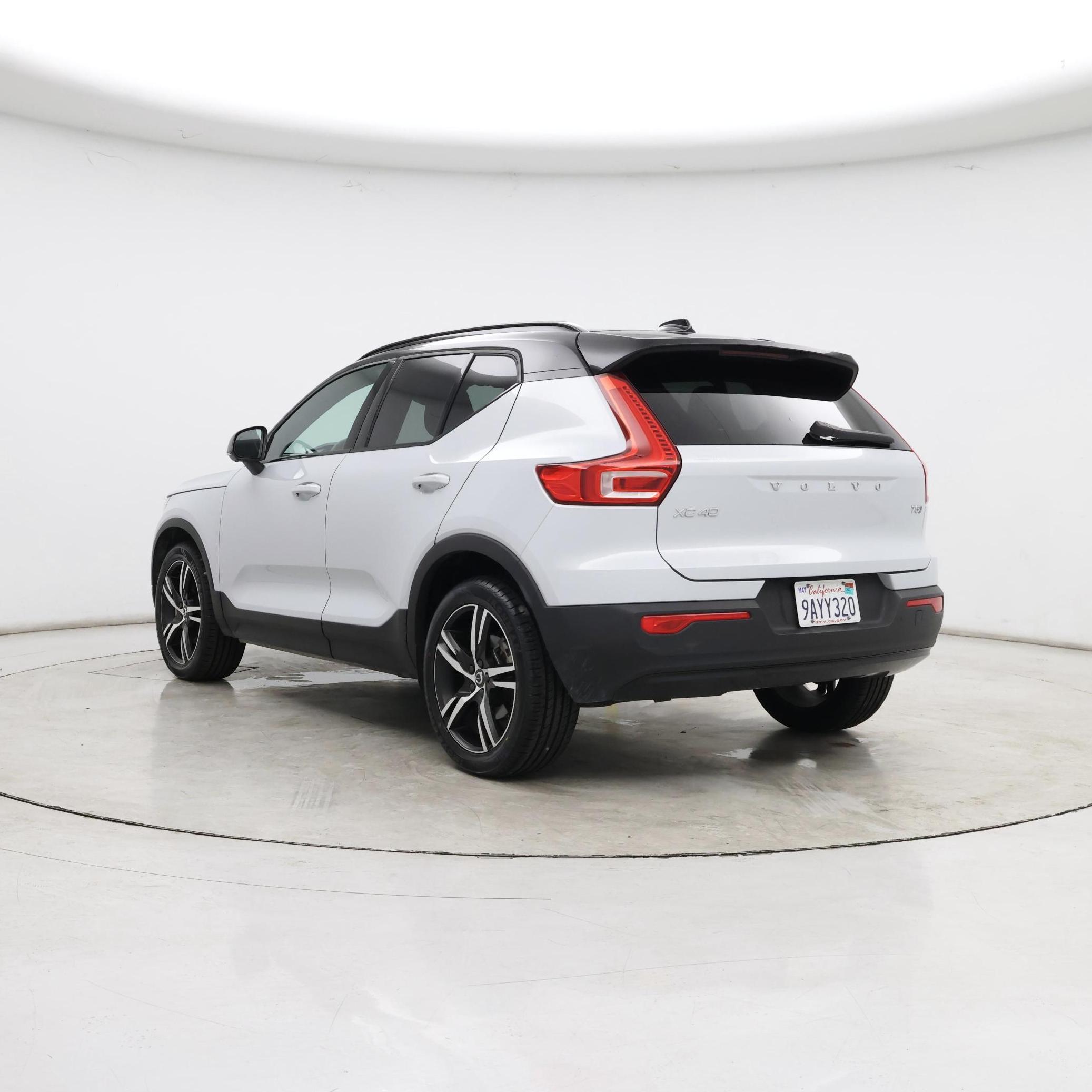 Thumbnail: 2022 Volvo XC40 - 2