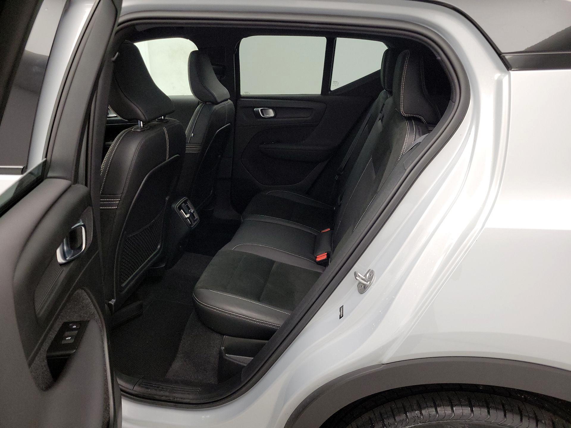 Thumbnail: 2022 Volvo XC40 - 20