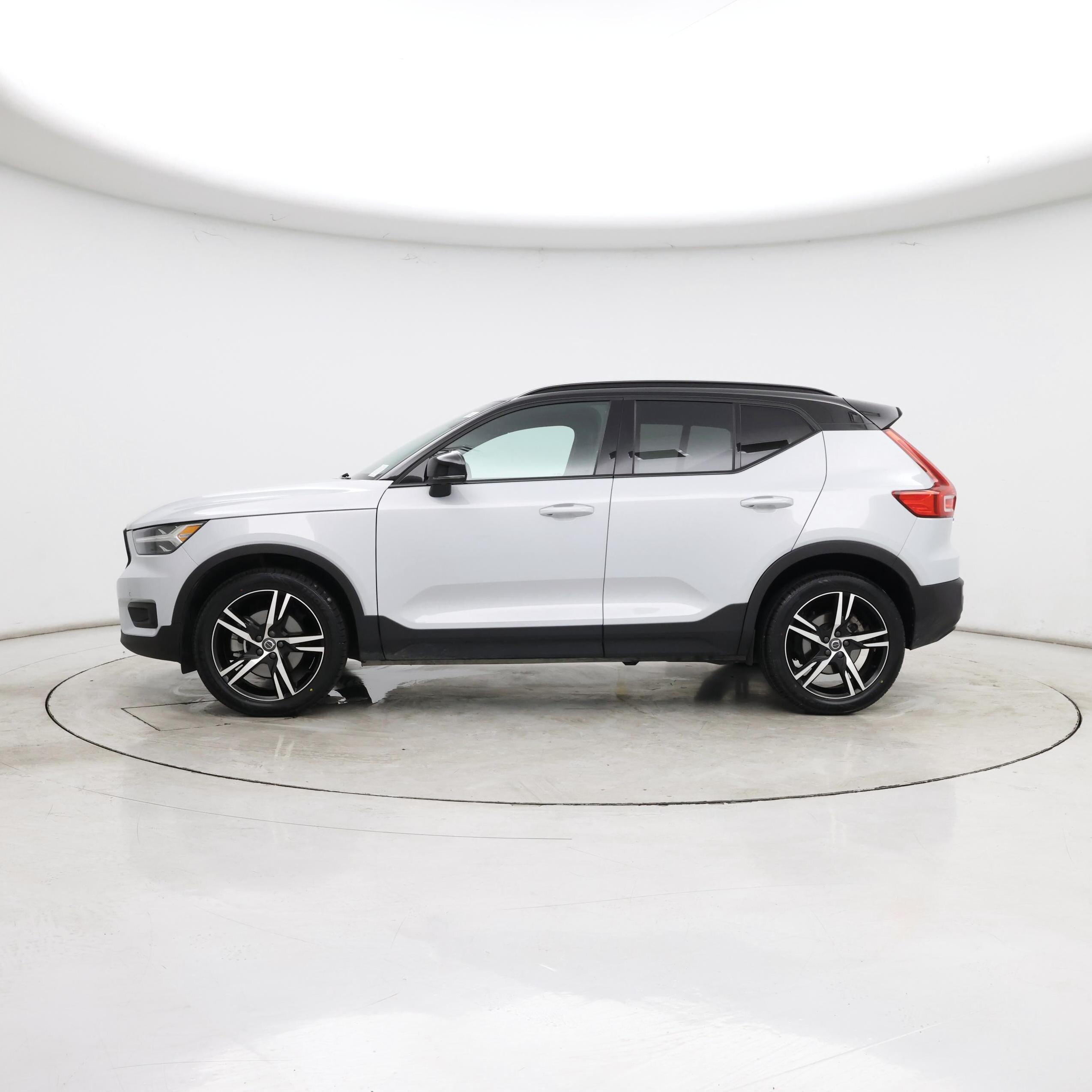 Thumbnail: 2022 Volvo XC40 - 3