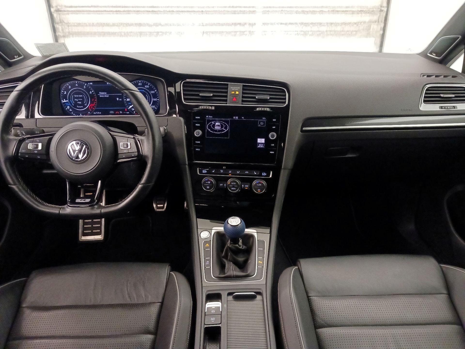 Thumbnail: 2019 Volkswagen Golf - 9