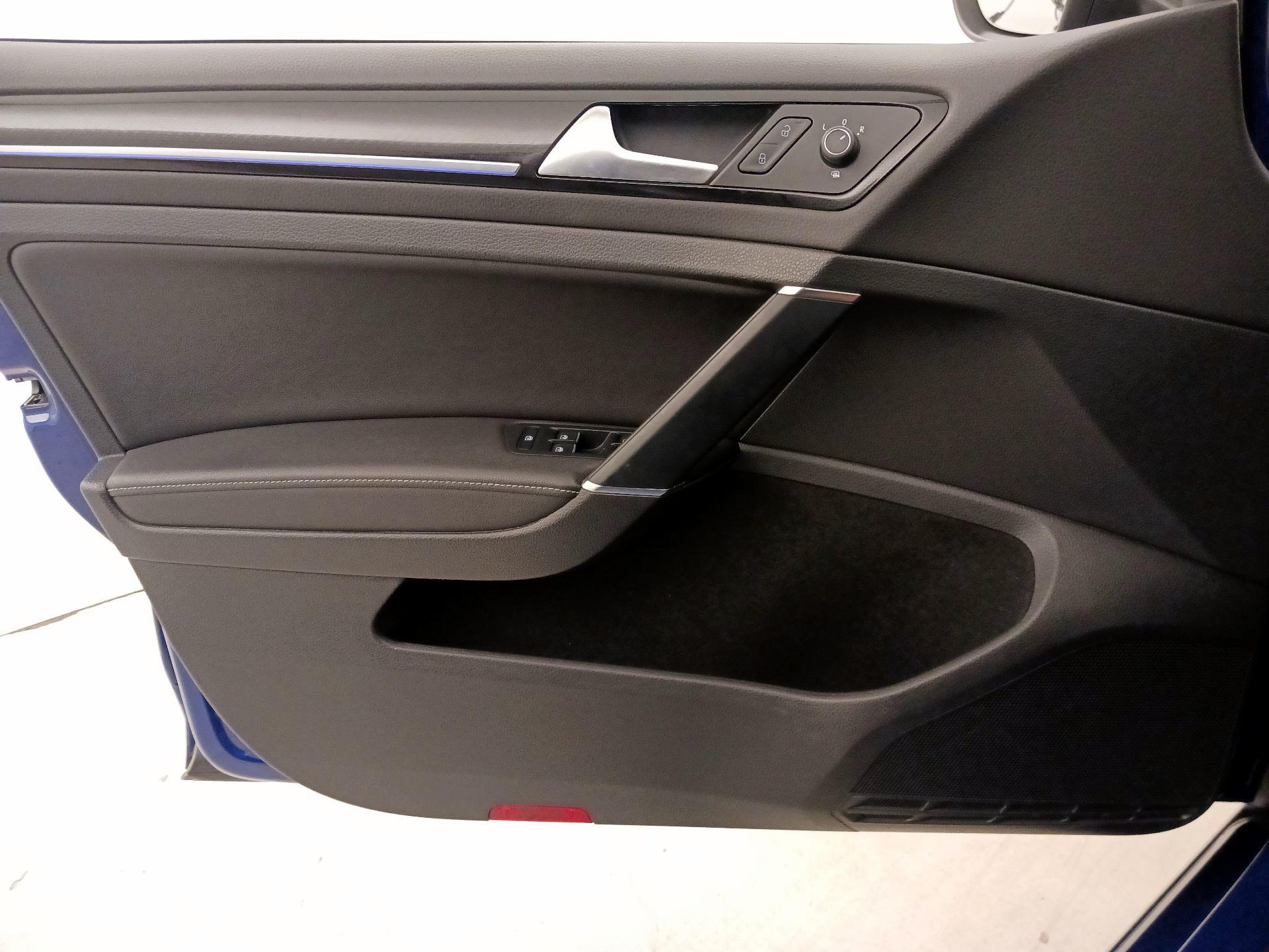 Thumbnail: 2019 Volkswagen Golf - 12