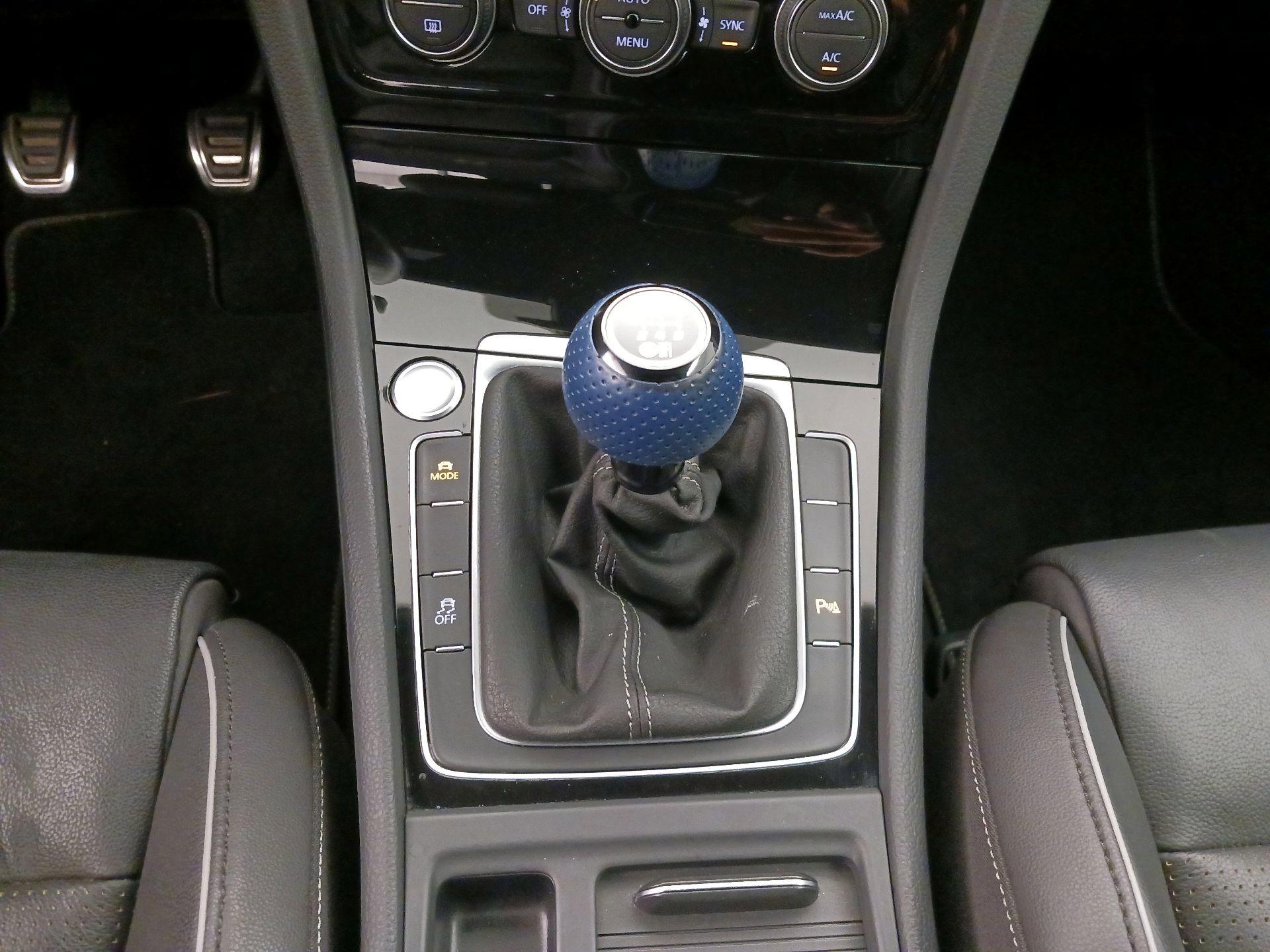 Thumbnail: 2019 Volkswagen Golf - 18