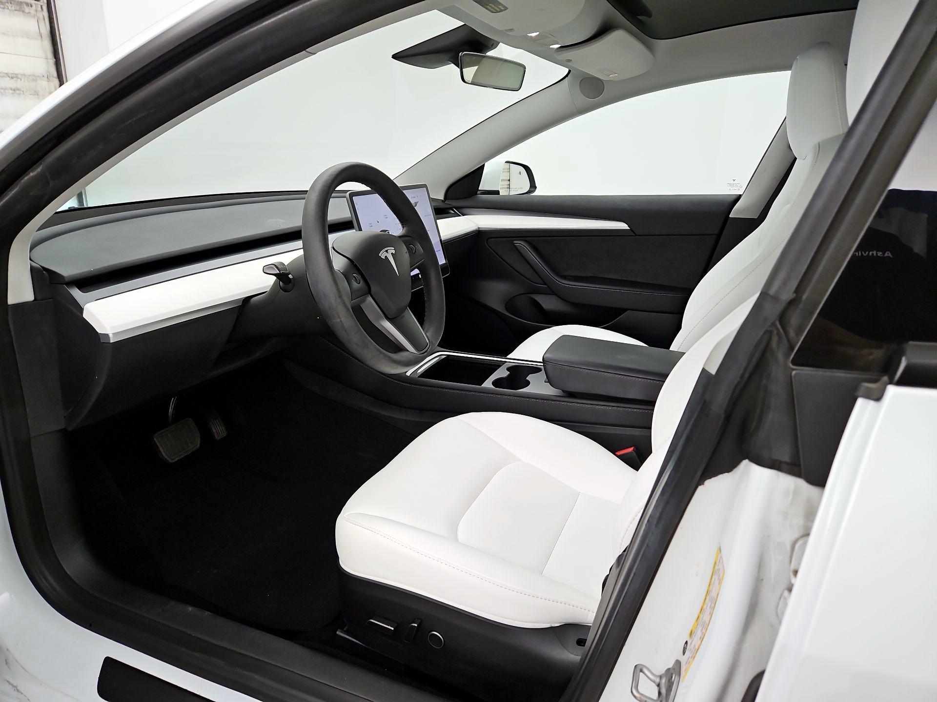 Thumbnail: 2023 Tesla Model 3 - 11