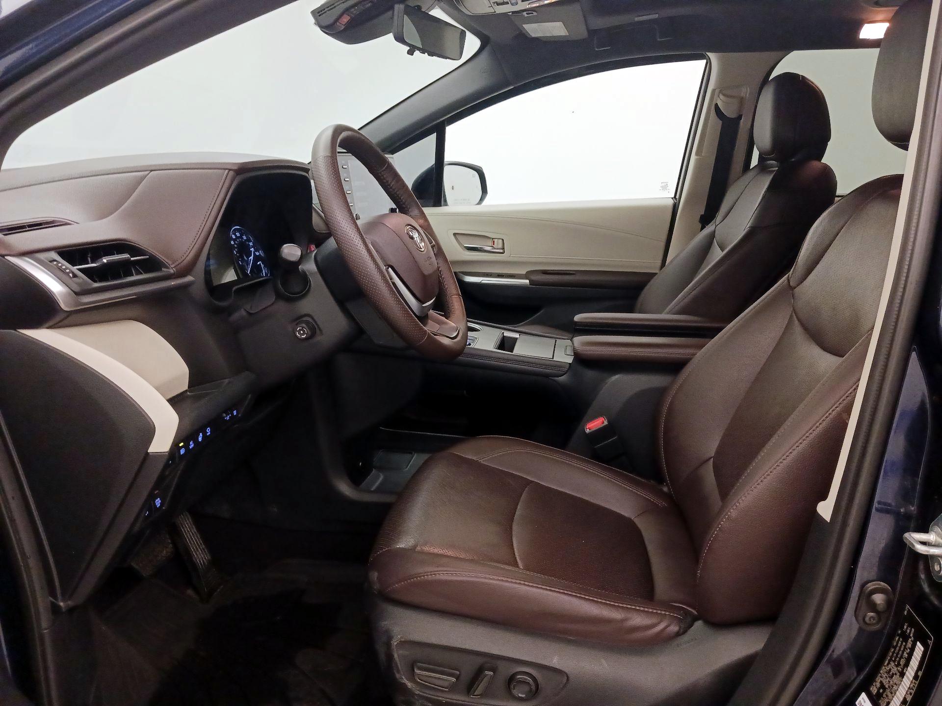 Thumbnail: 2021 Toyota Sienna - 11