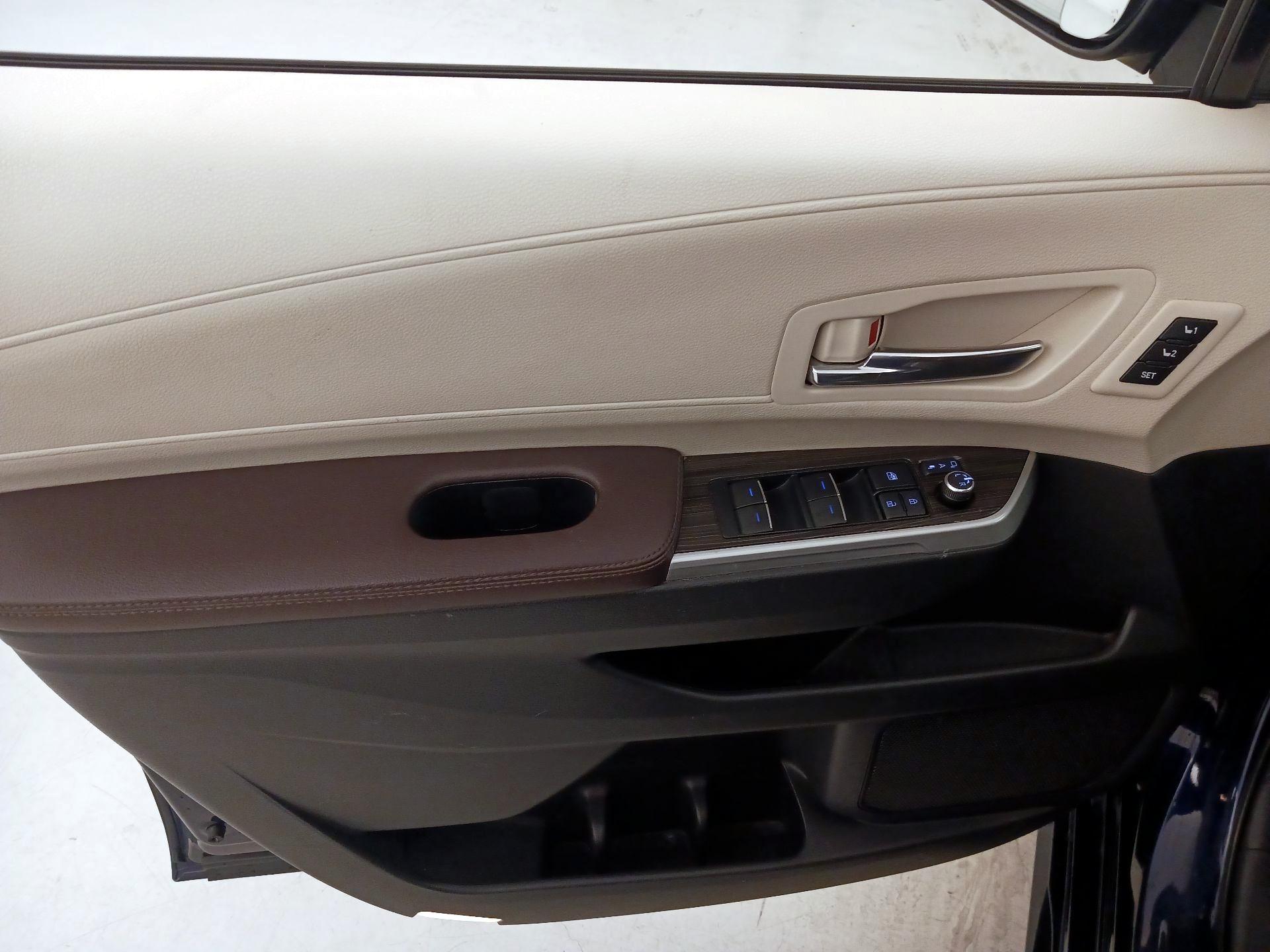 Thumbnail: 2021 Toyota Sienna - 12