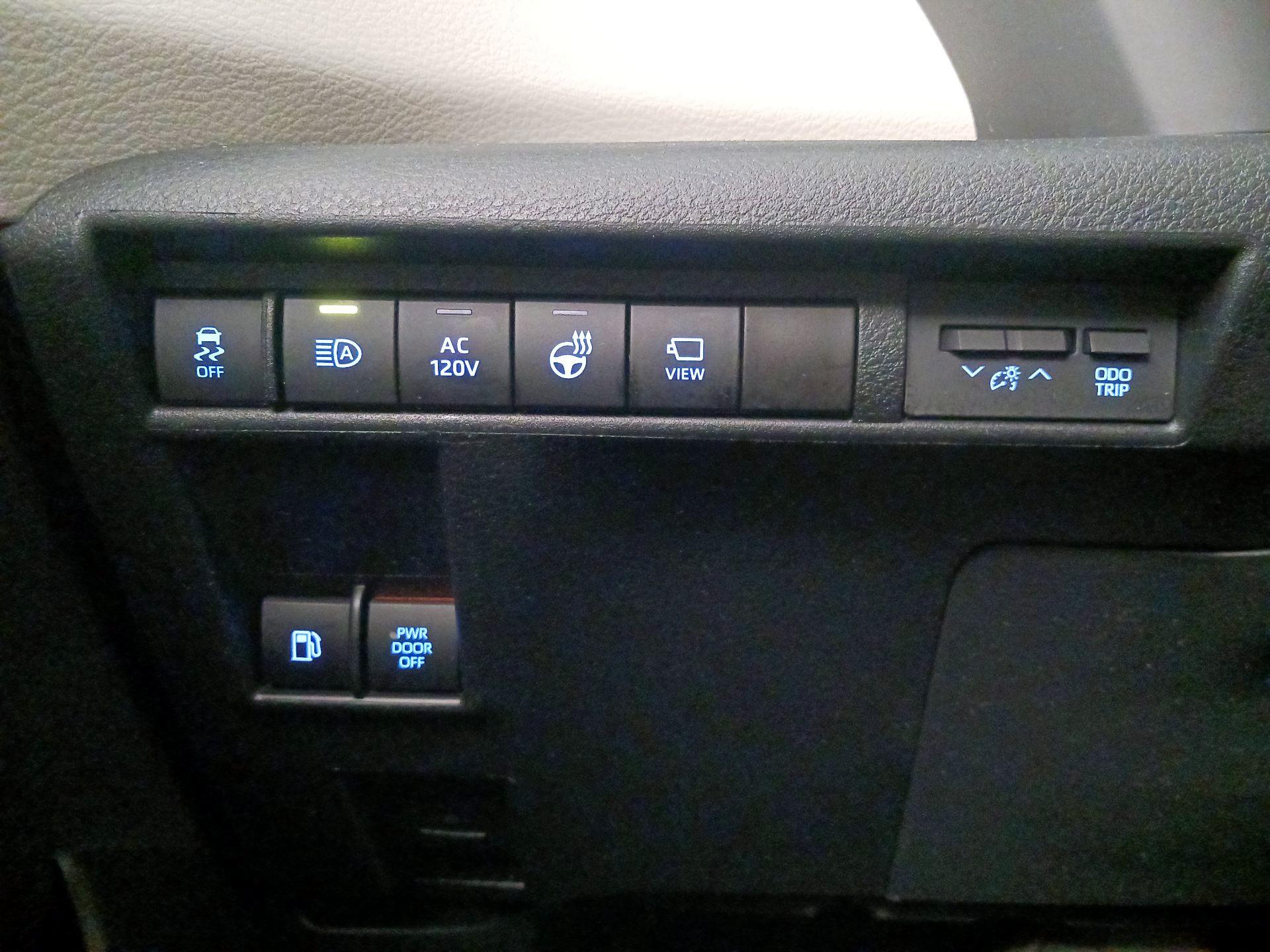 Thumbnail: 2021 Toyota Sienna - 13