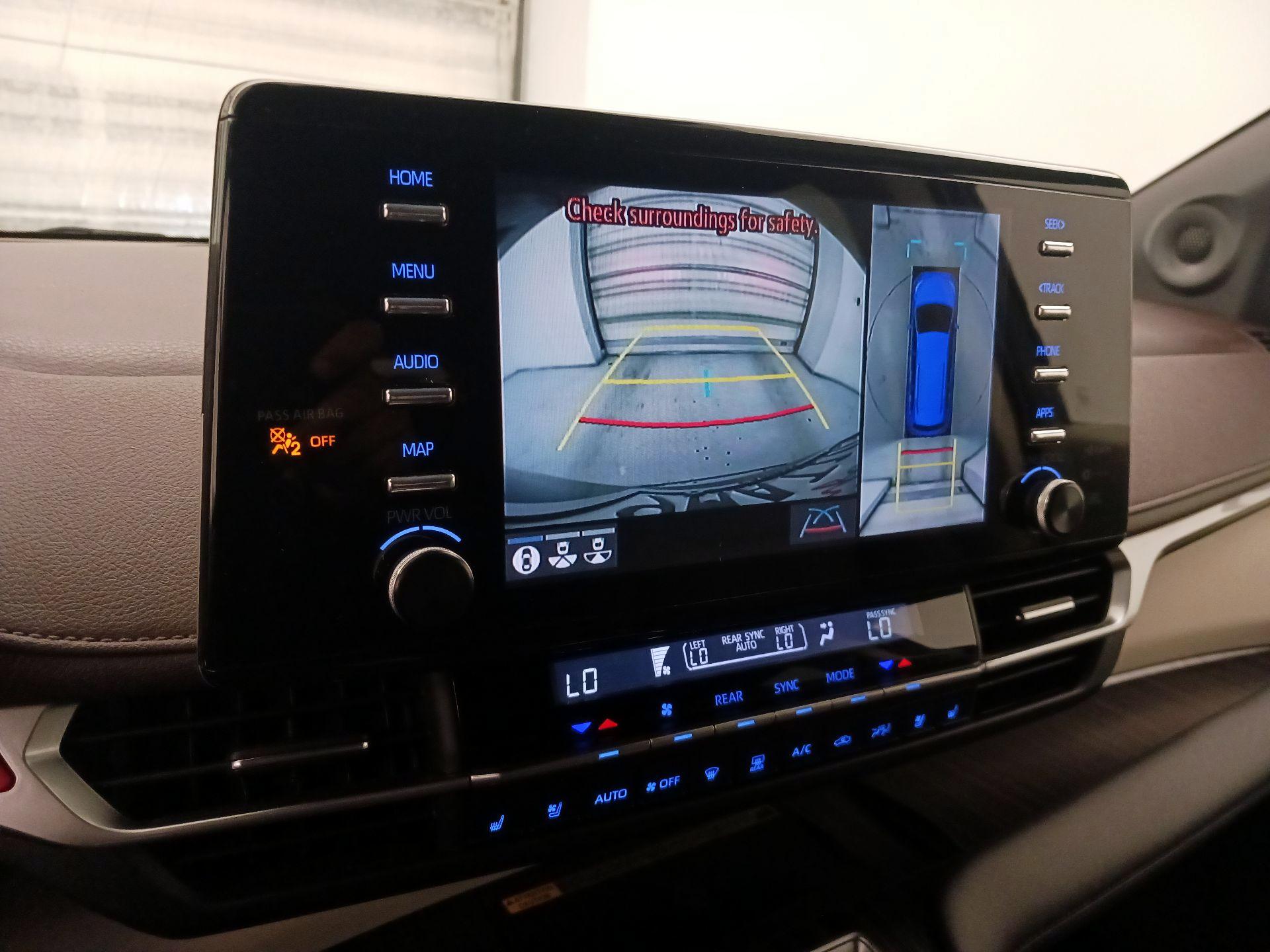 Thumbnail: 2021 Toyota Sienna - 15