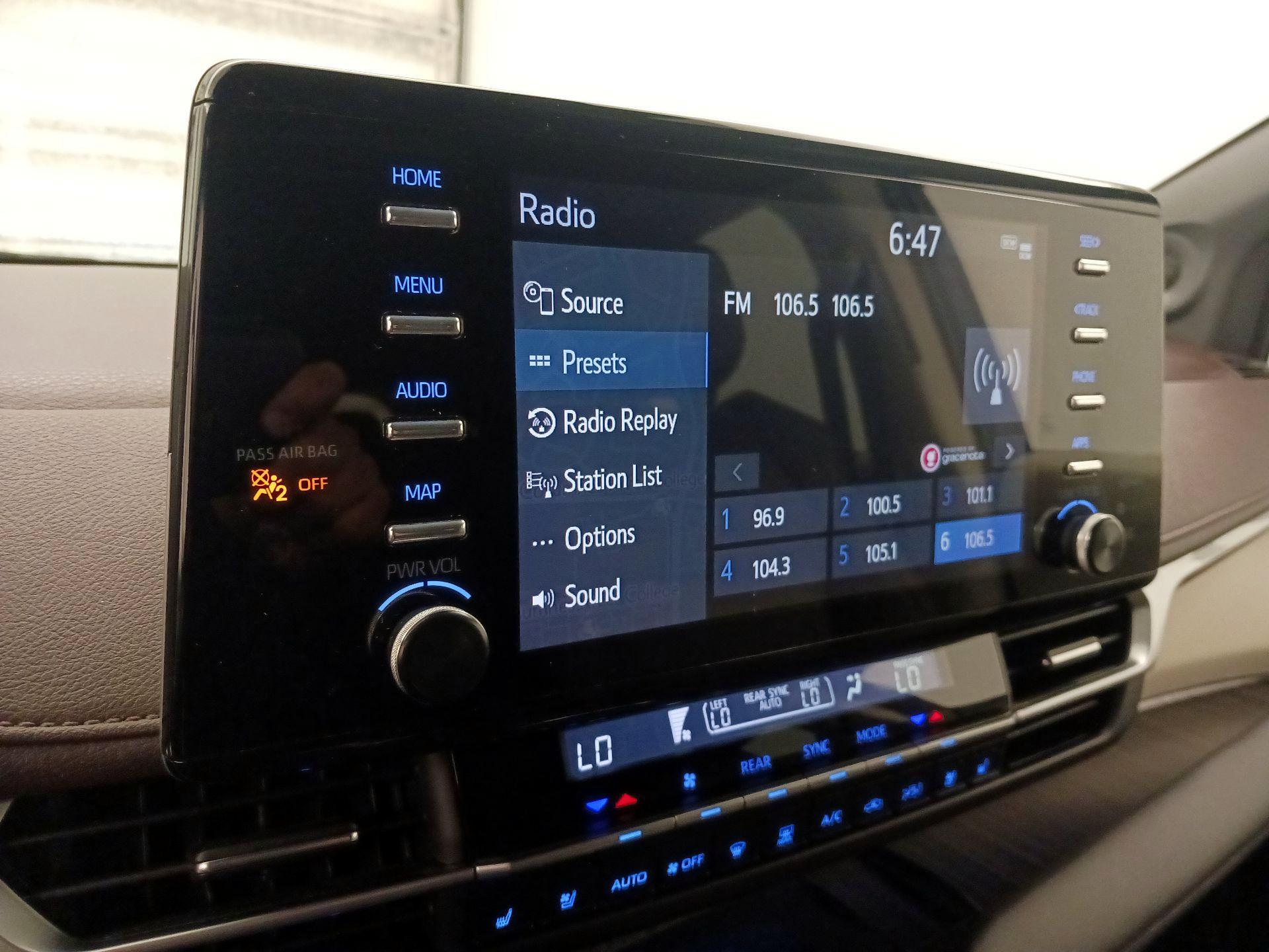 Thumbnail: 2021 Toyota Sienna - 16