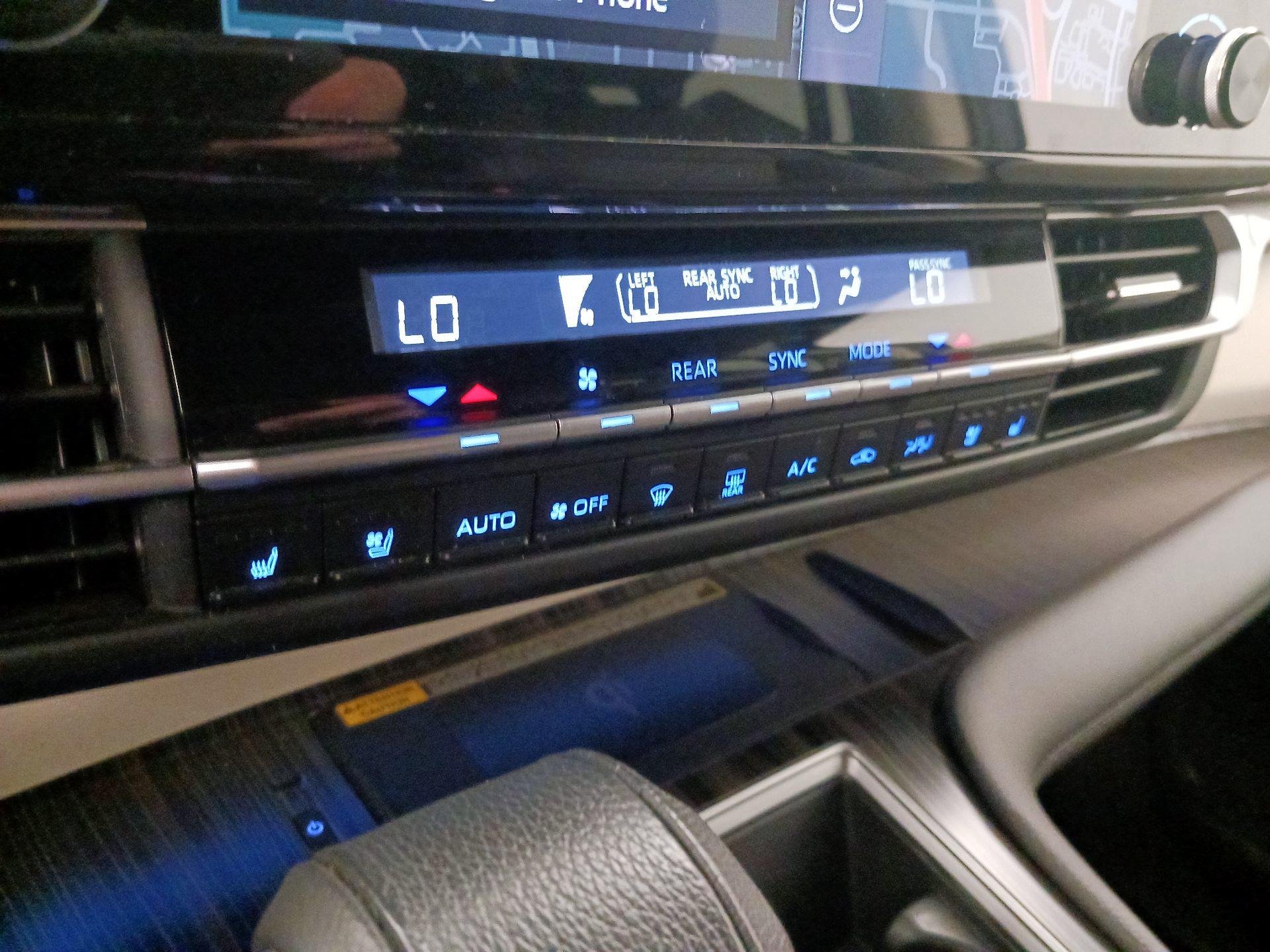 Thumbnail: 2021 Toyota Sienna - 17