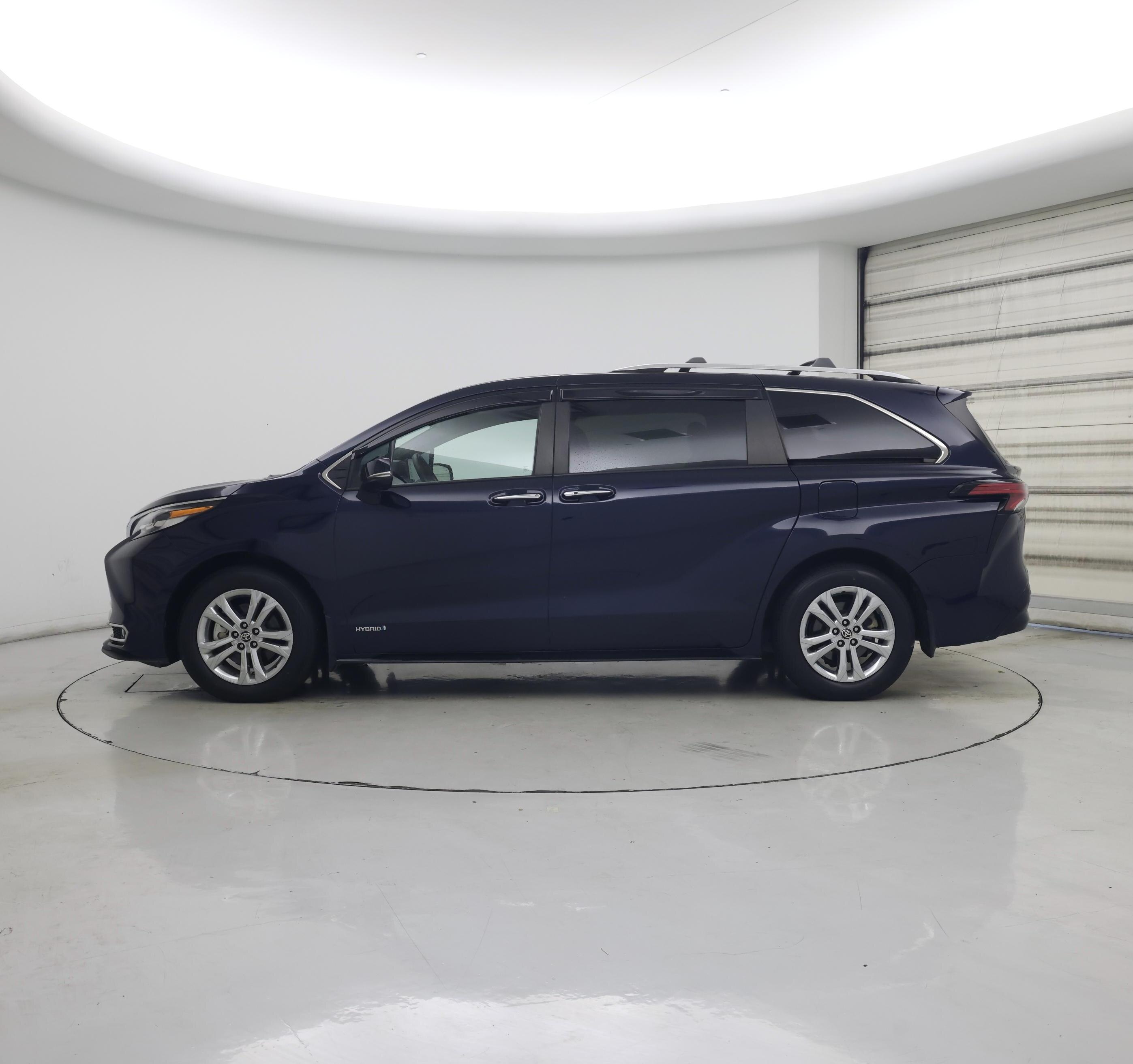 Thumbnail: 2021 Toyota Sienna - 3
