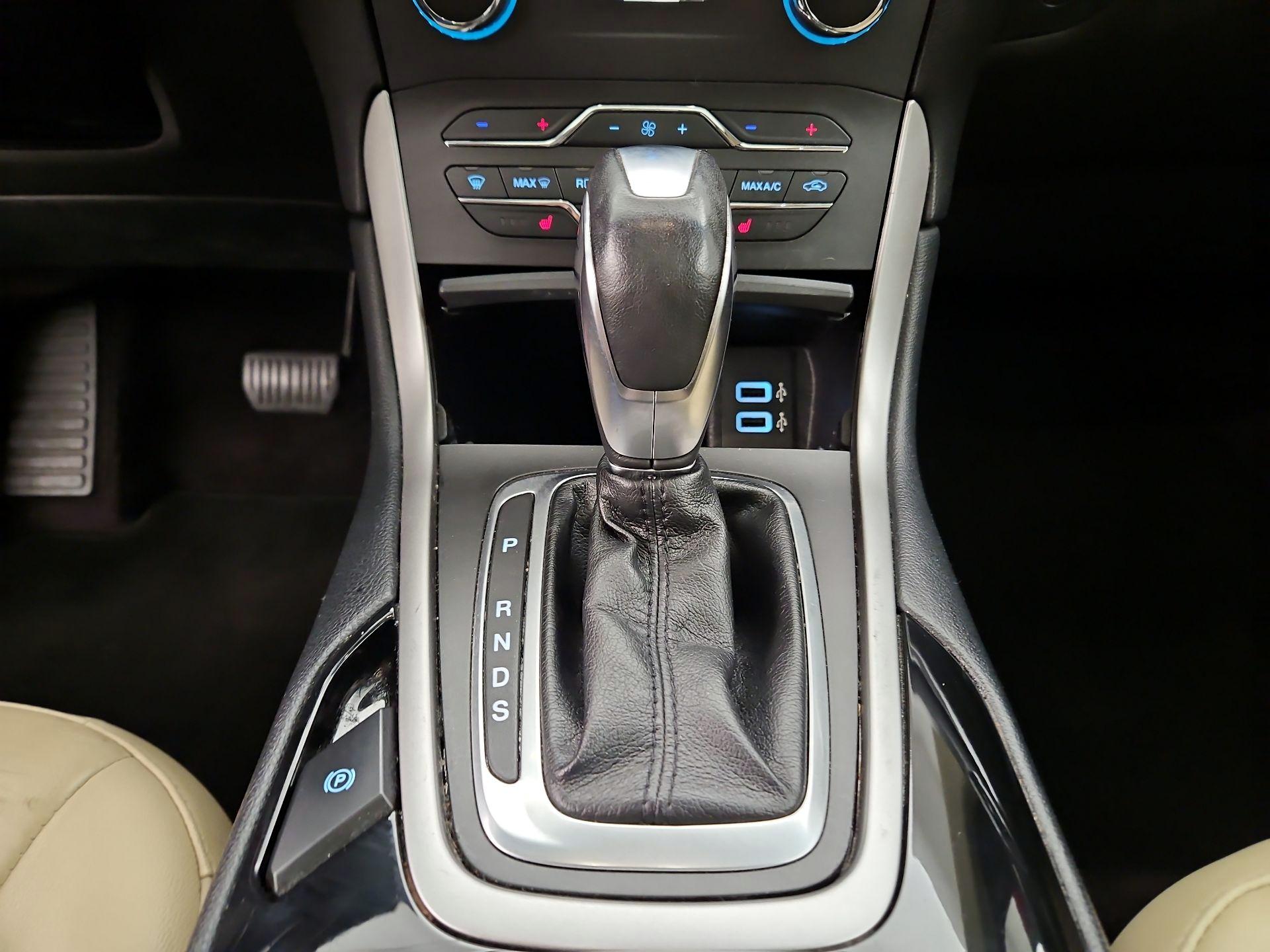 Thumbnail: 2016 Ford Edge - 18