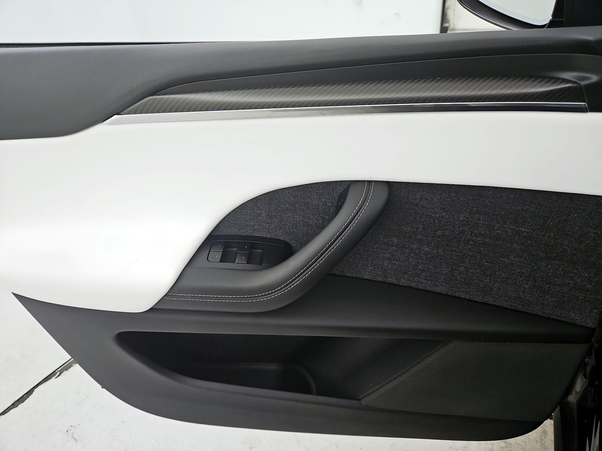 Thumbnail: 2022 Tesla Model X - 12