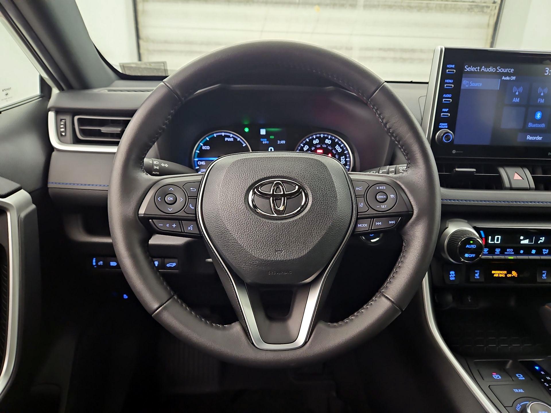 Thumbnail: 2022 Toyota RAV4 - 10