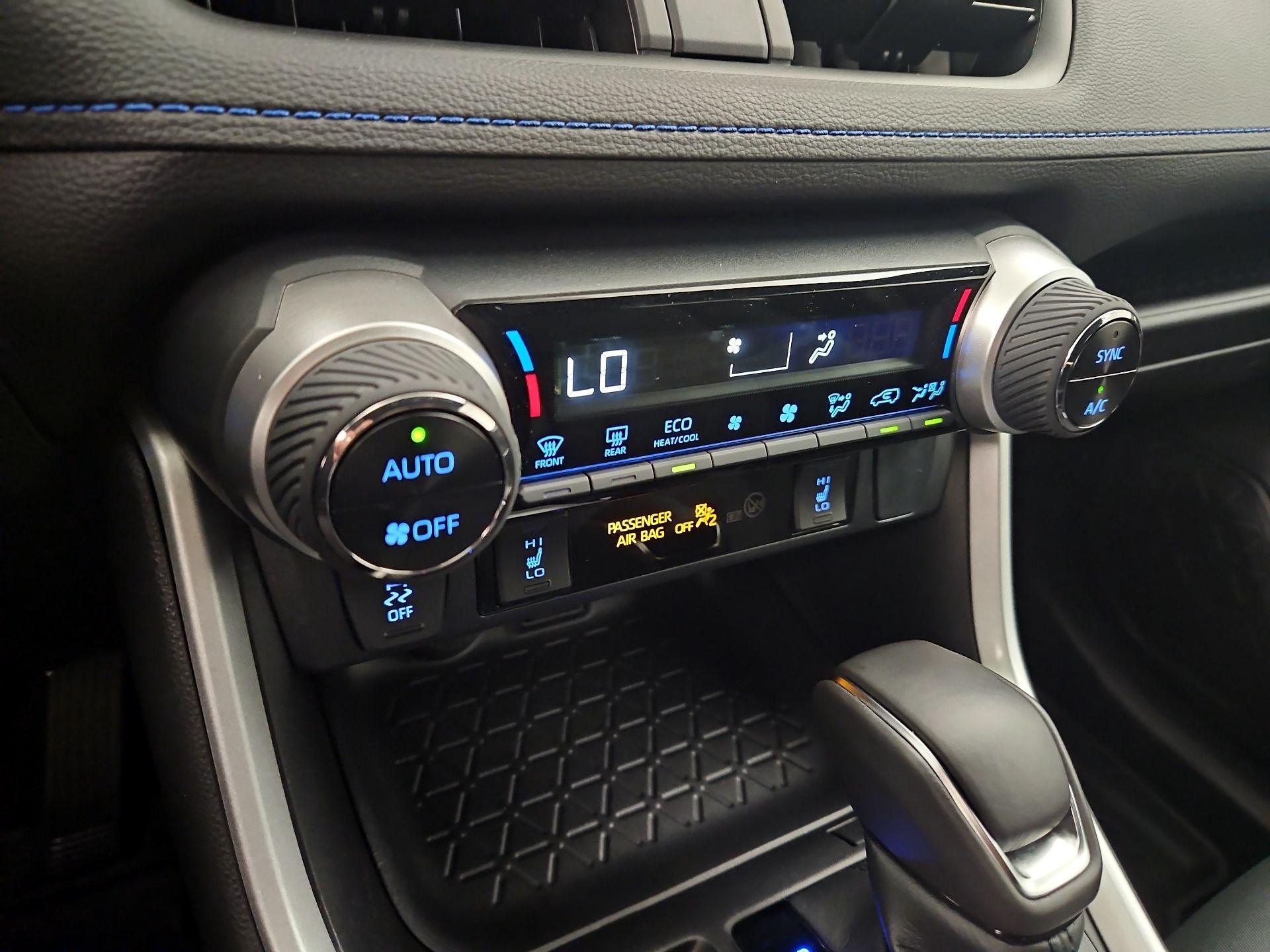 Thumbnail: 2022 Toyota RAV4 - 16