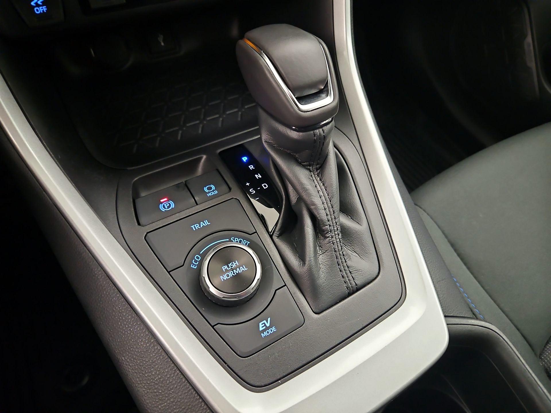 Thumbnail: 2022 Toyota RAV4 - 17