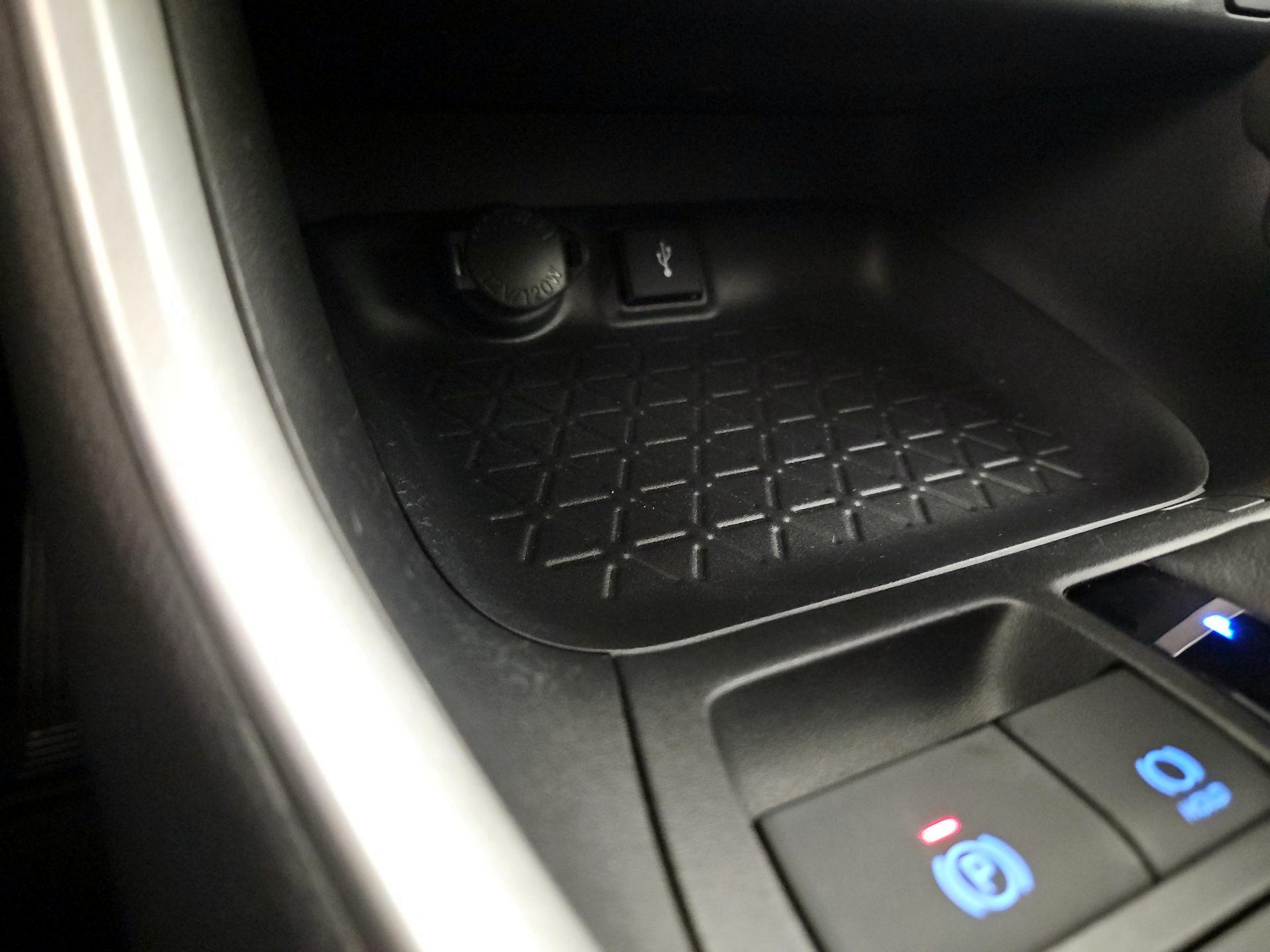 Thumbnail: 2022 Toyota RAV4 - 18