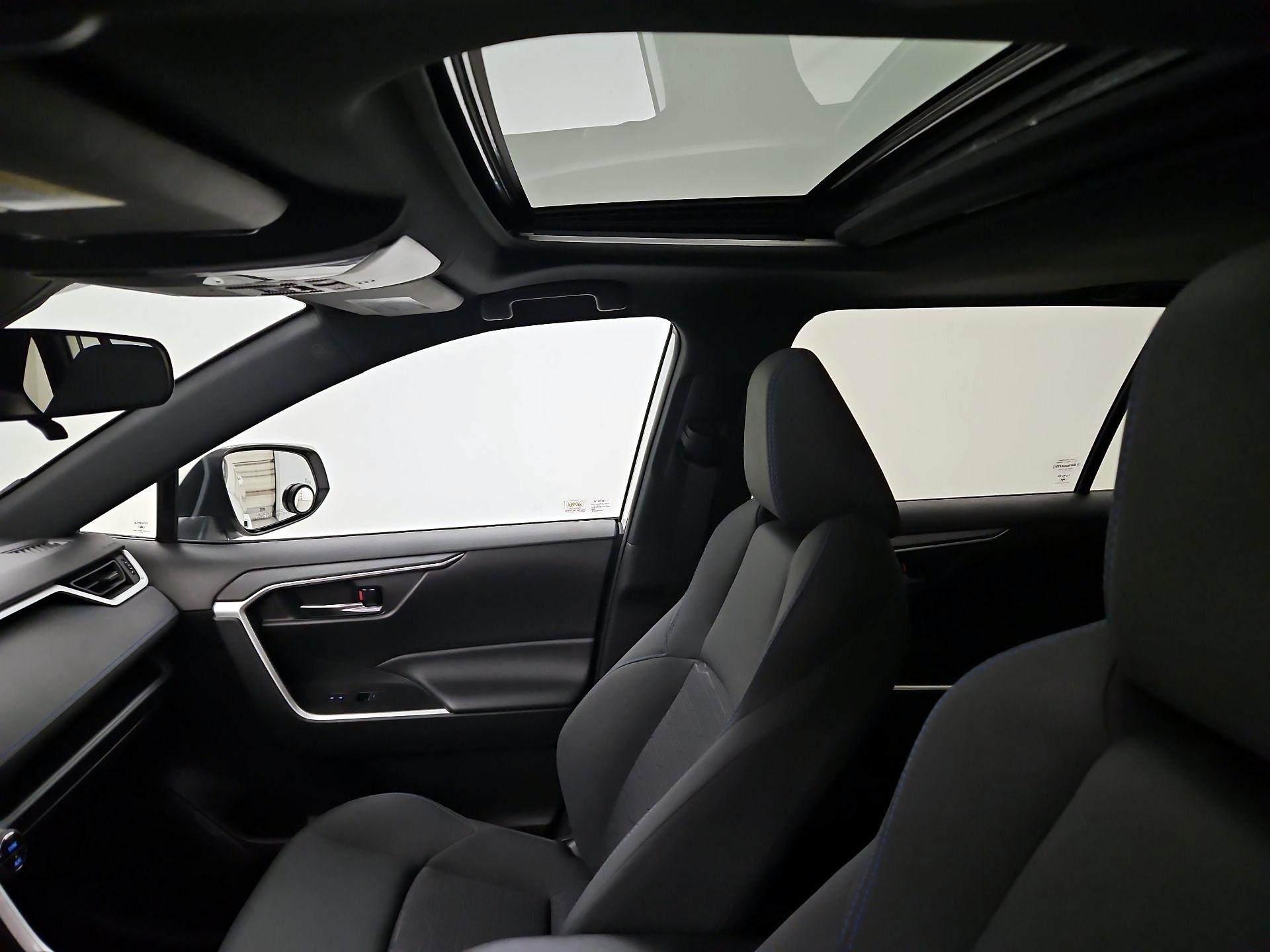 Thumbnail: 2022 Toyota RAV4 - 19