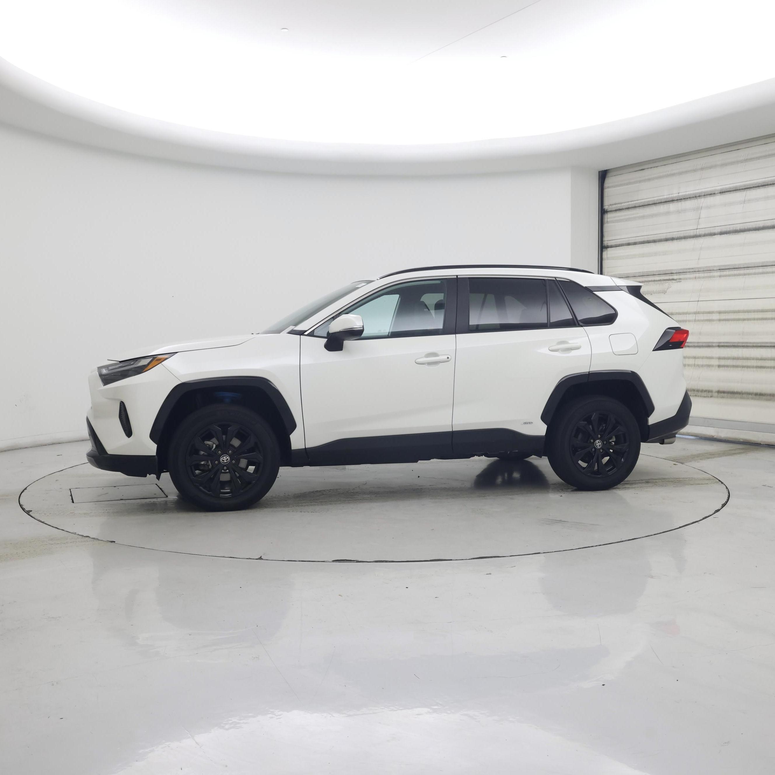 Thumbnail: 2022 Toyota RAV4 - 3