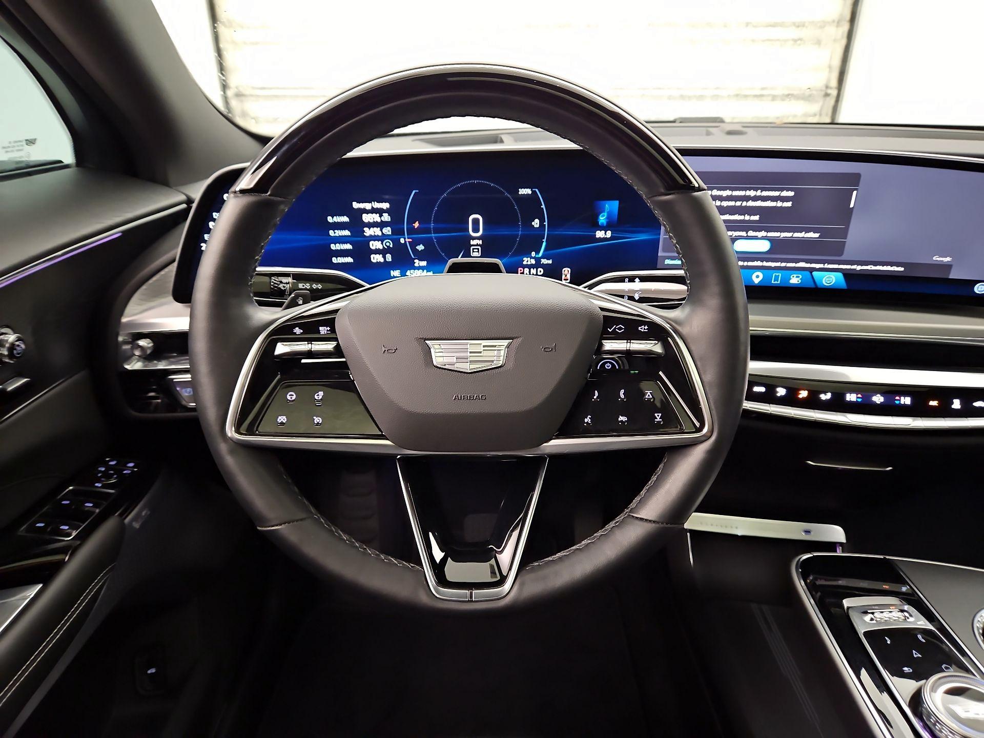 Thumbnail: 2024 Cadillac Lyriq - 10