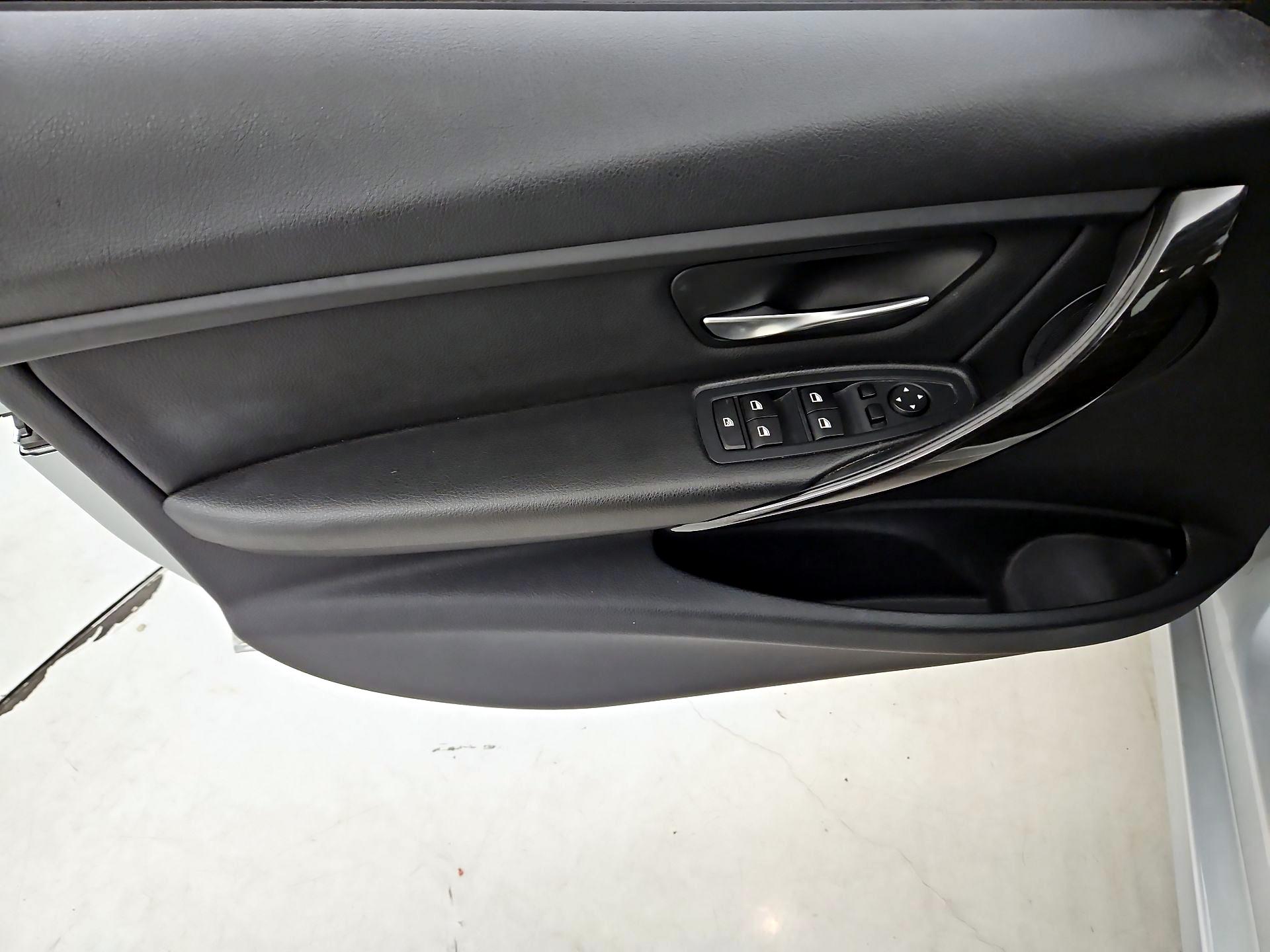 Thumbnail: 2015 BMW 3 Series - 12