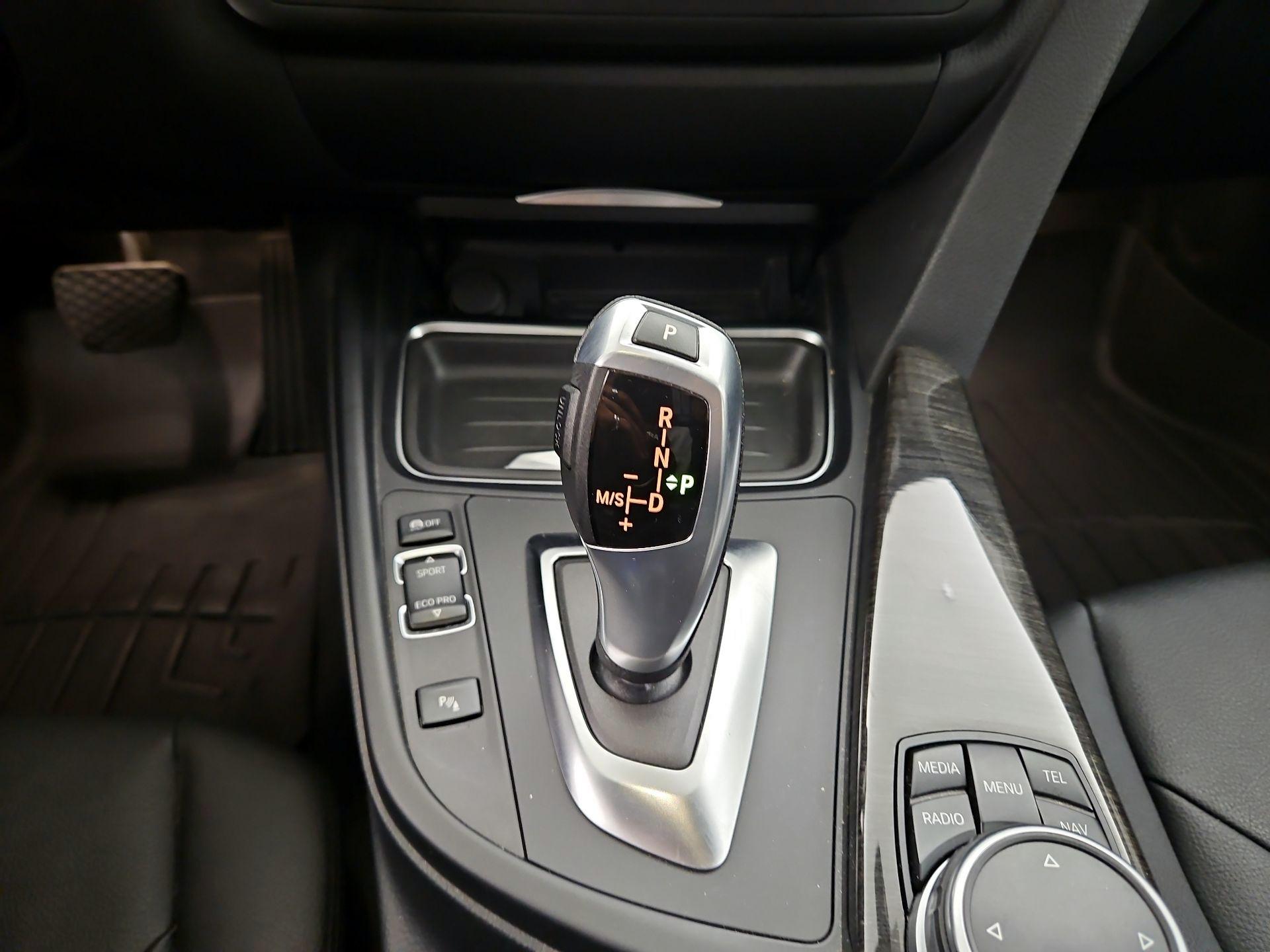 Thumbnail: 2015 BMW 3 Series - 18