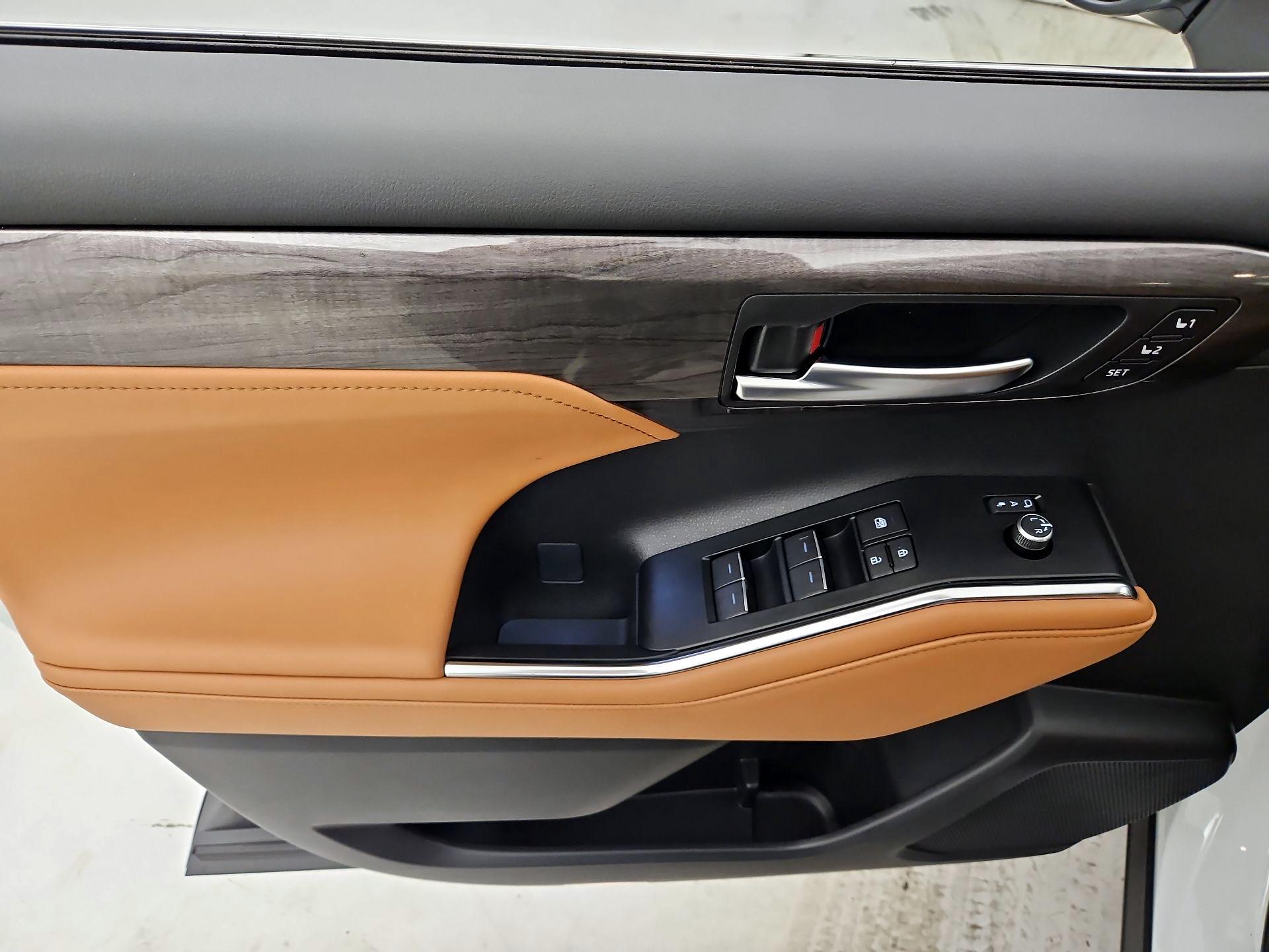 Thumbnail: 2025 Toyota Highlander - 12