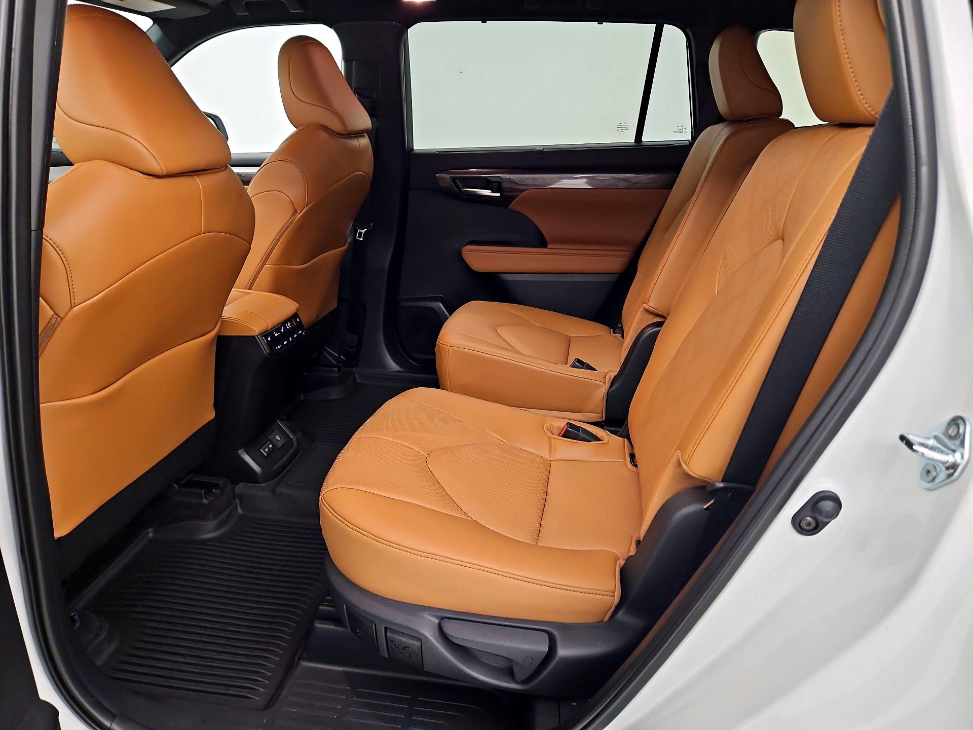 Thumbnail: 2025 Toyota Highlander - 19