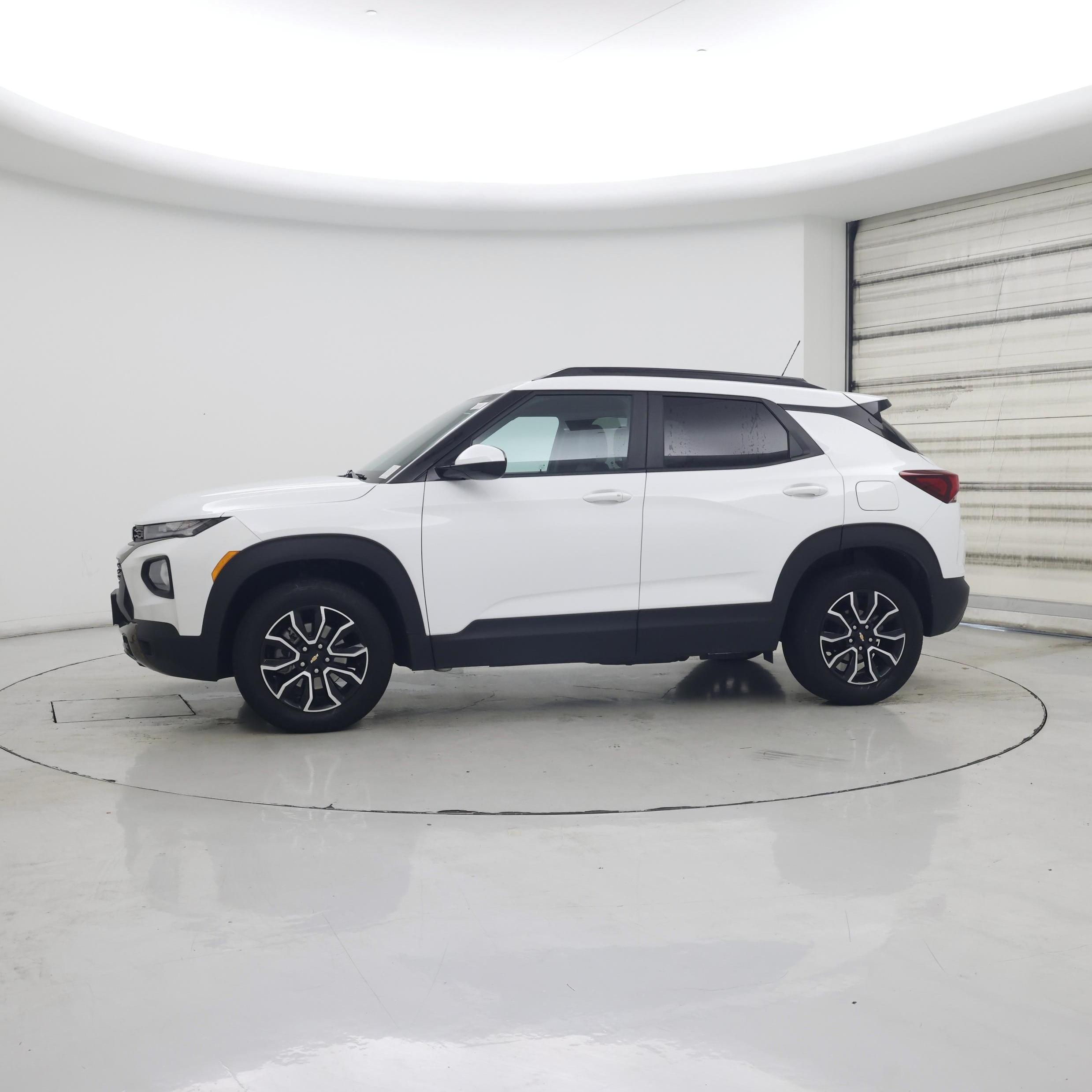 Thumbnail: 2023 Chevrolet TrailBlazer - 3