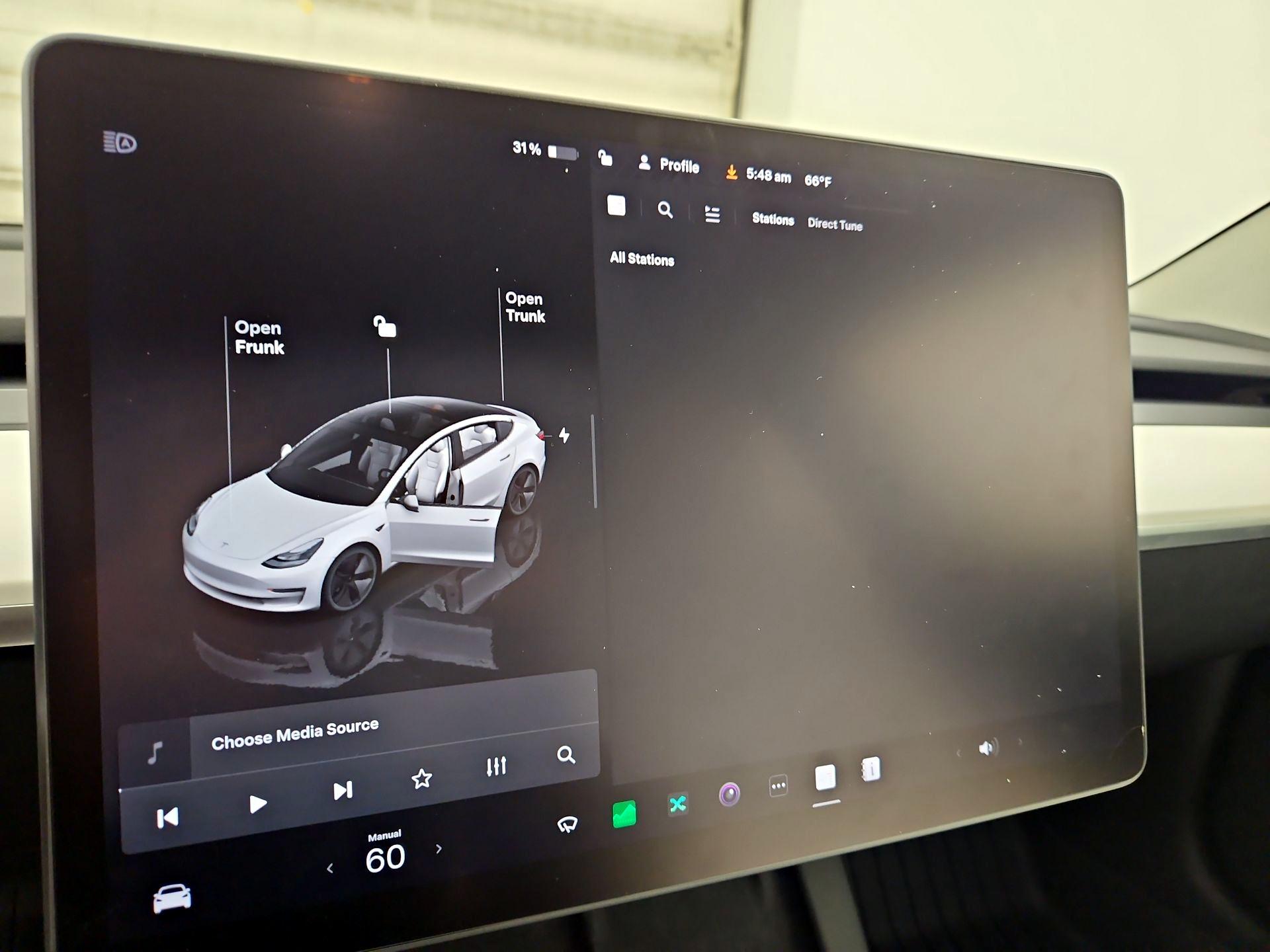 Thumbnail: 2022 Tesla Model 3 - 15