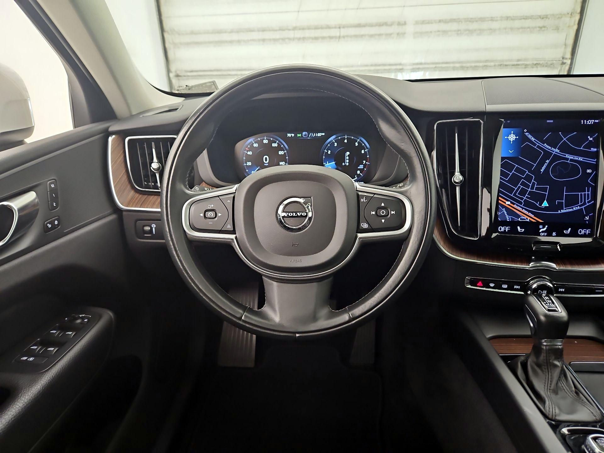 Thumbnail: 2021 Volvo XC60 - 10