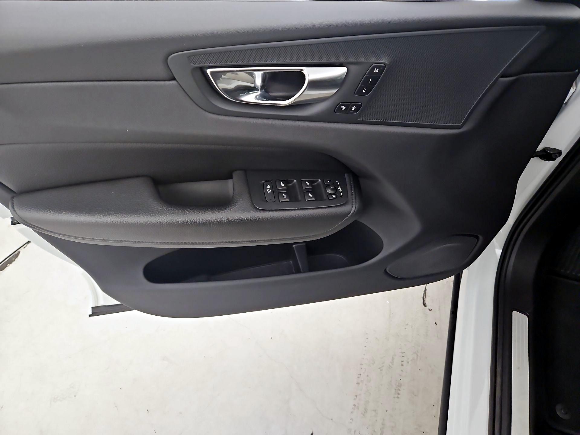 Thumbnail: 2021 Volvo XC60 - 12