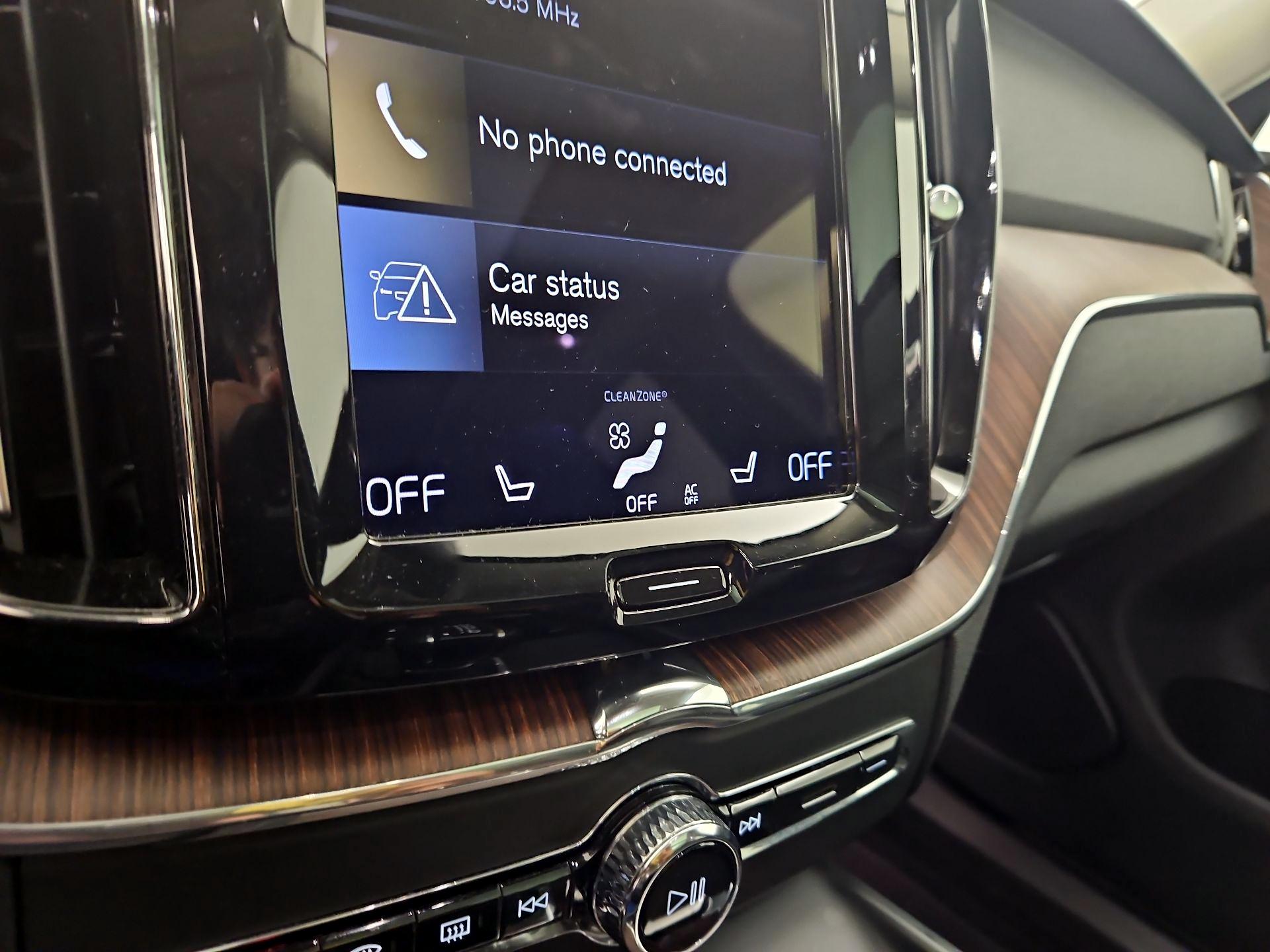 Thumbnail: 2021 Volvo XC60 - 17