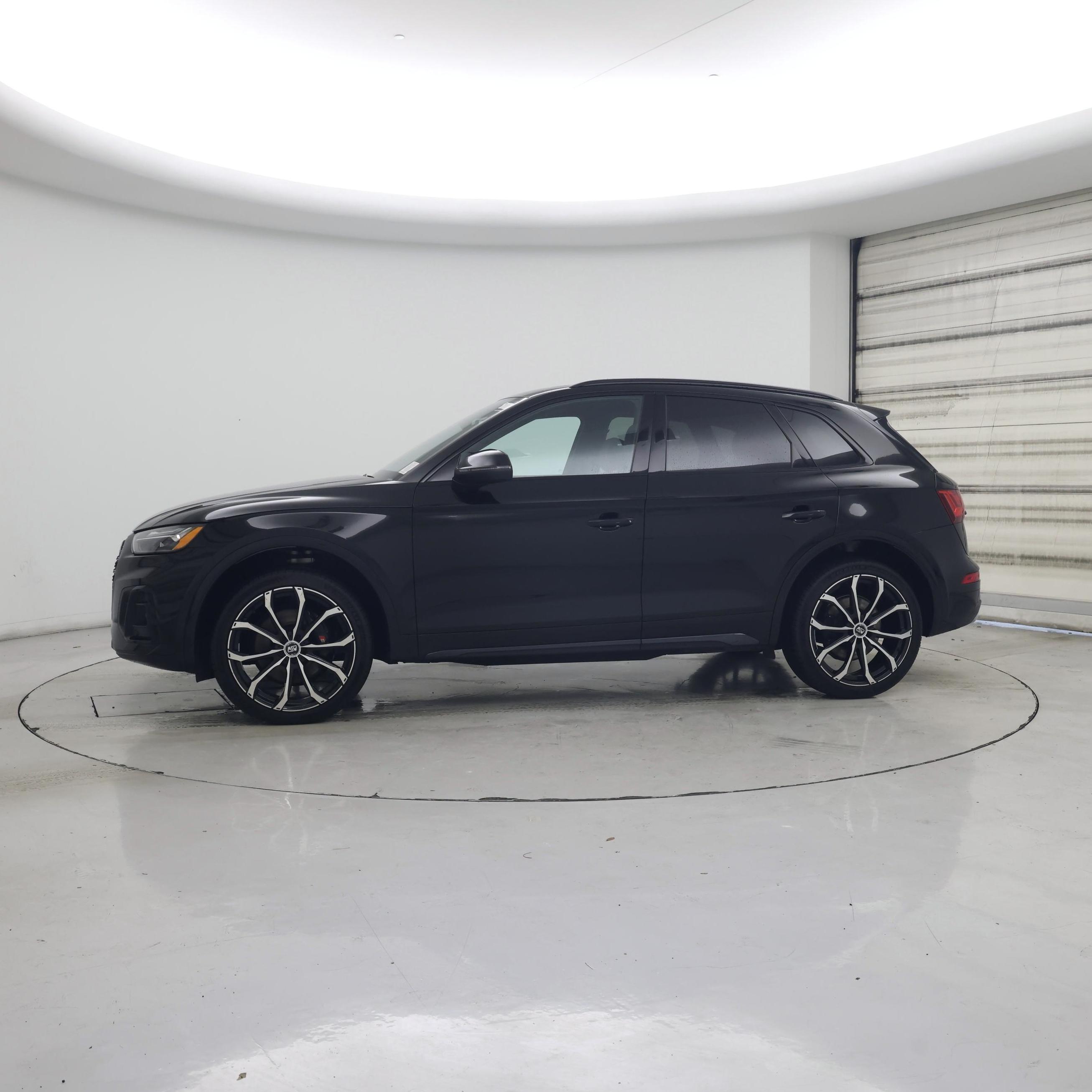 Thumbnail: 2021 Audi SQ5 - 3