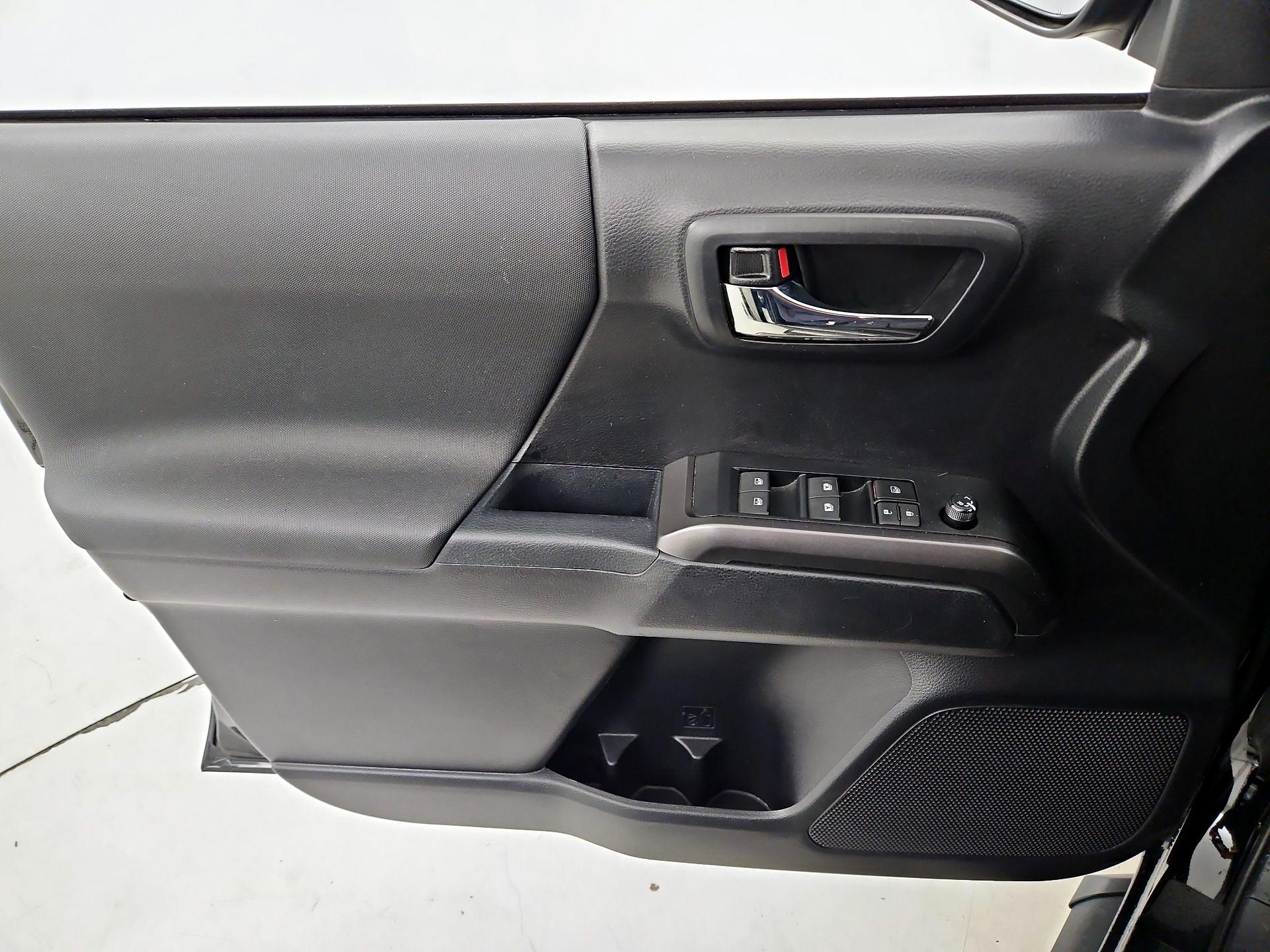 Thumbnail: 2021 Toyota Tacoma - 12