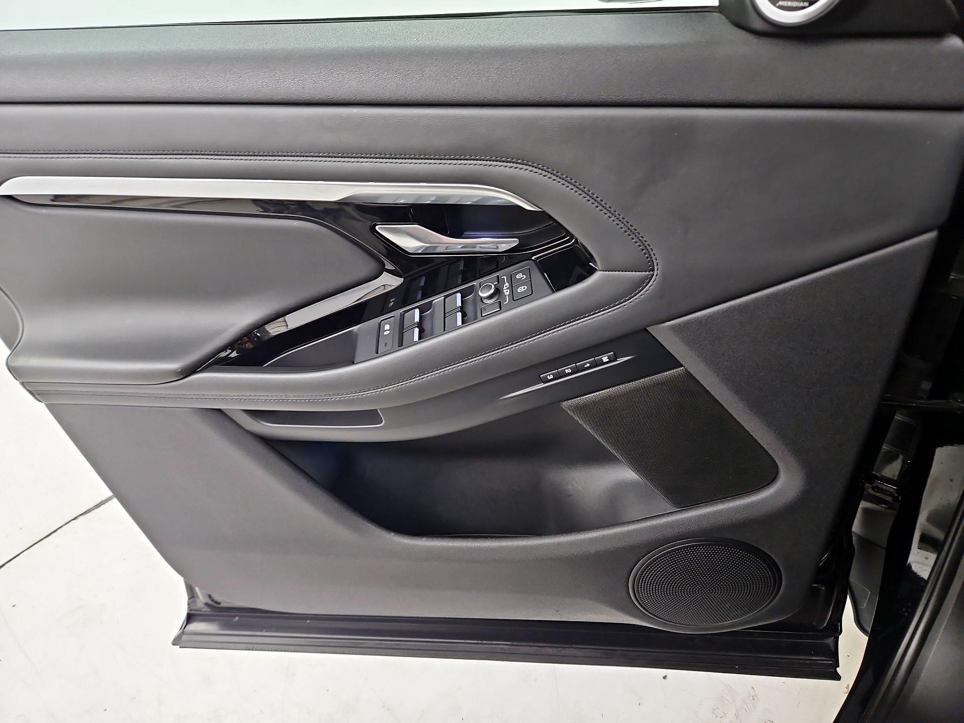 Thumbnail: 2020 Land Rover Range Rover Evoque - 12