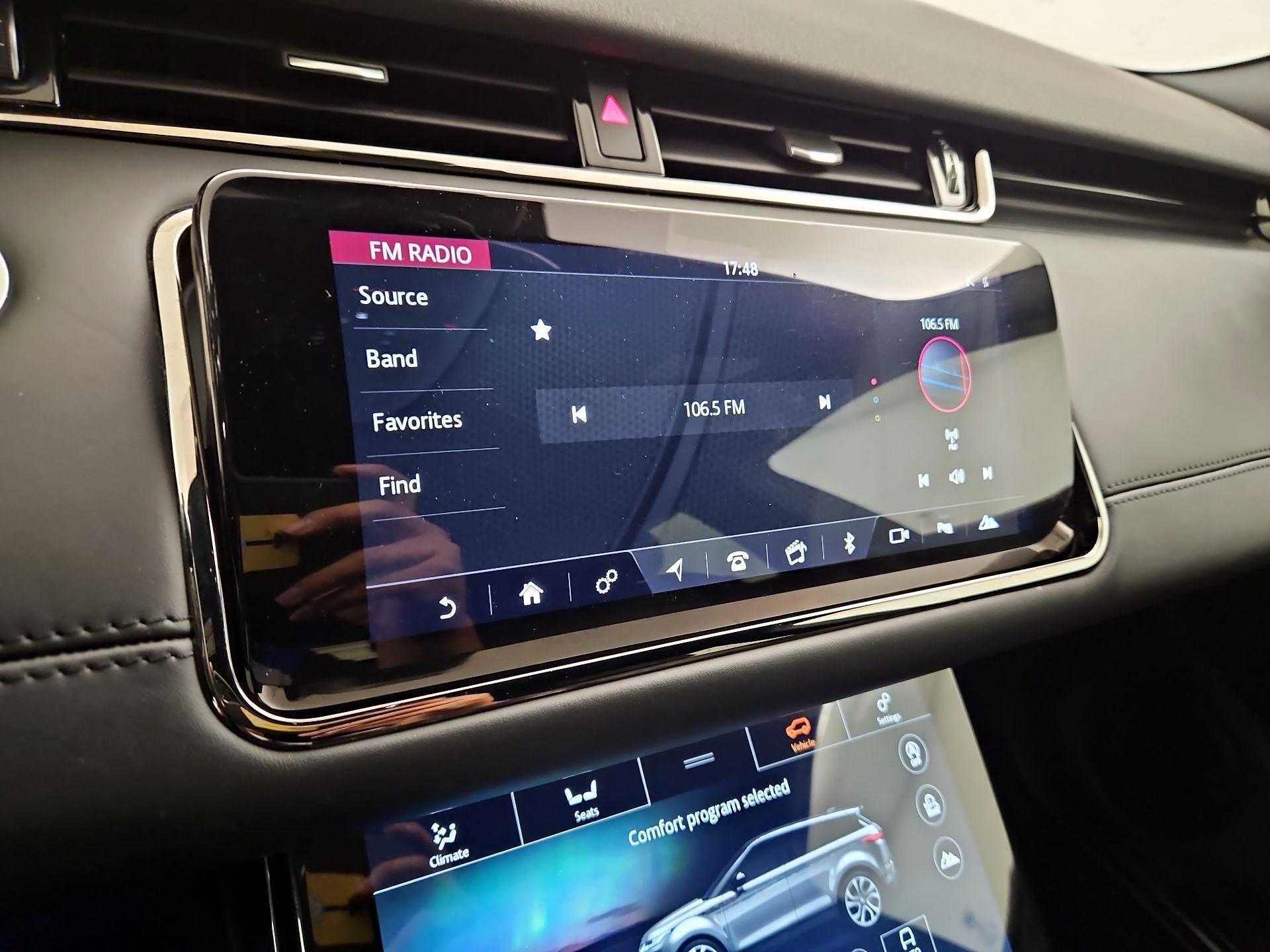 Thumbnail: 2020 Land Rover Range Rover Evoque - 16