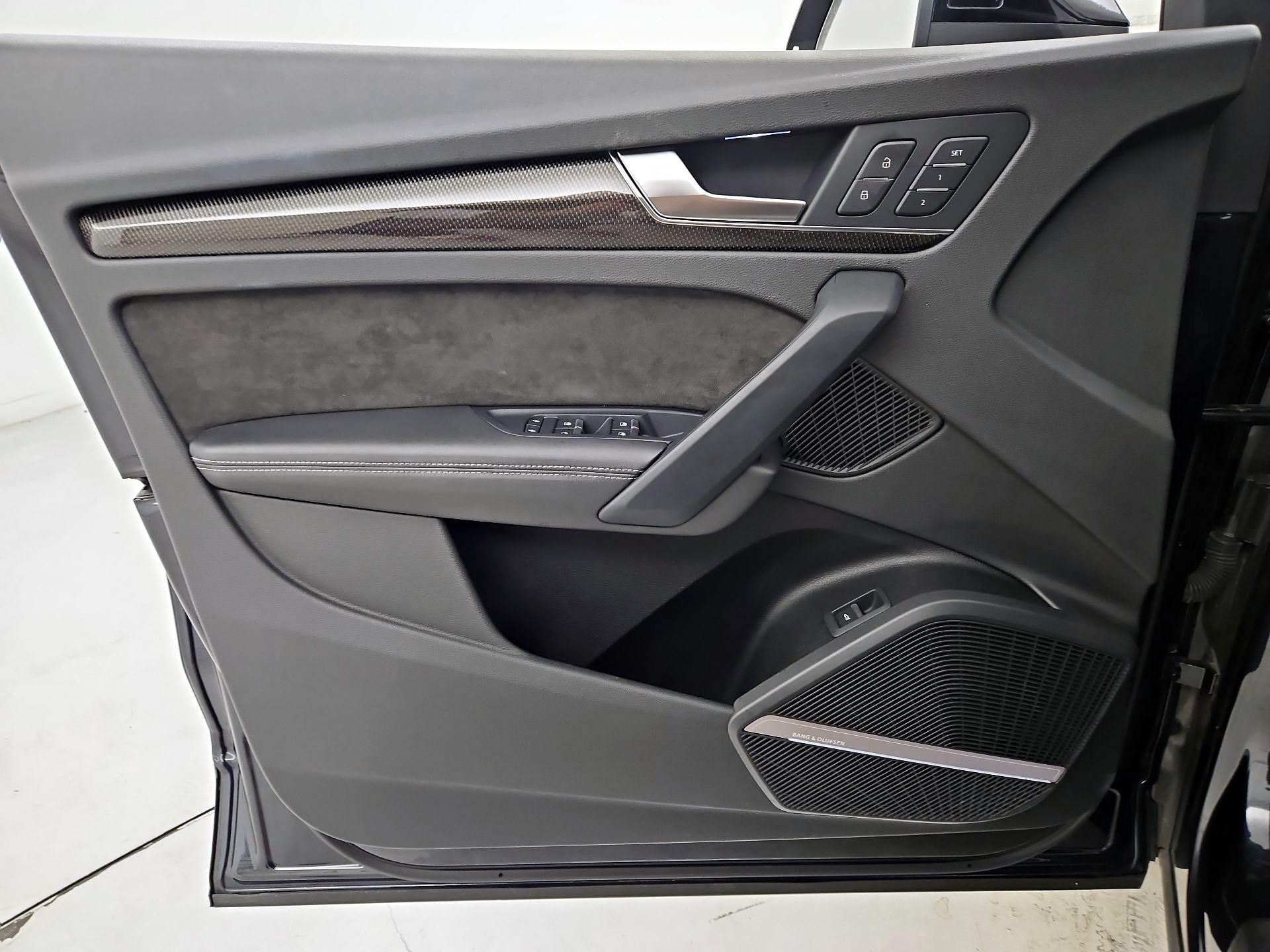 Thumbnail: 2020 Audi SQ5 - 12