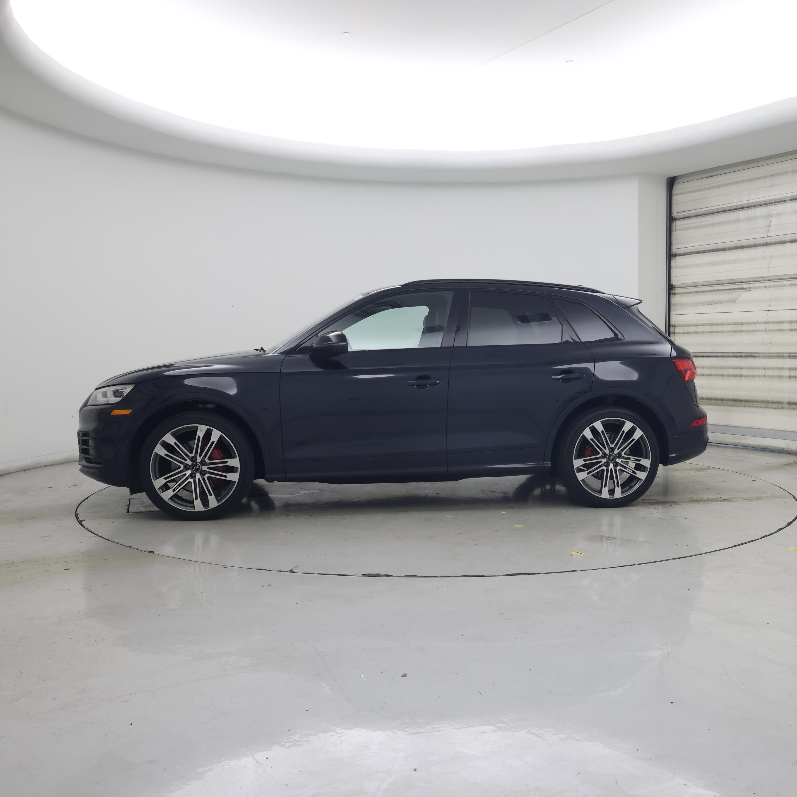 Thumbnail: 2020 Audi SQ5 - 3