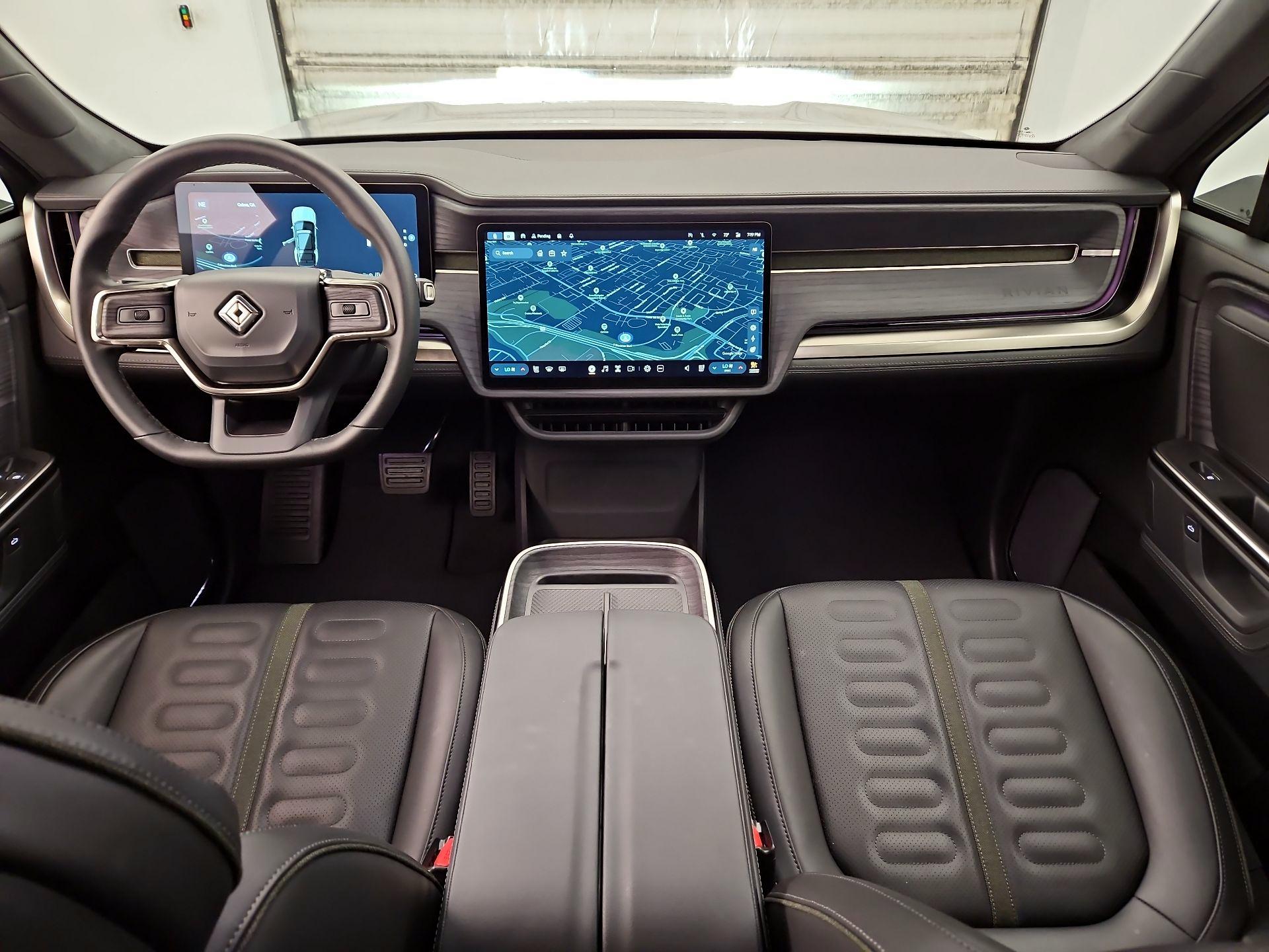 Thumbnail: 2025 Rivian R1S - 9