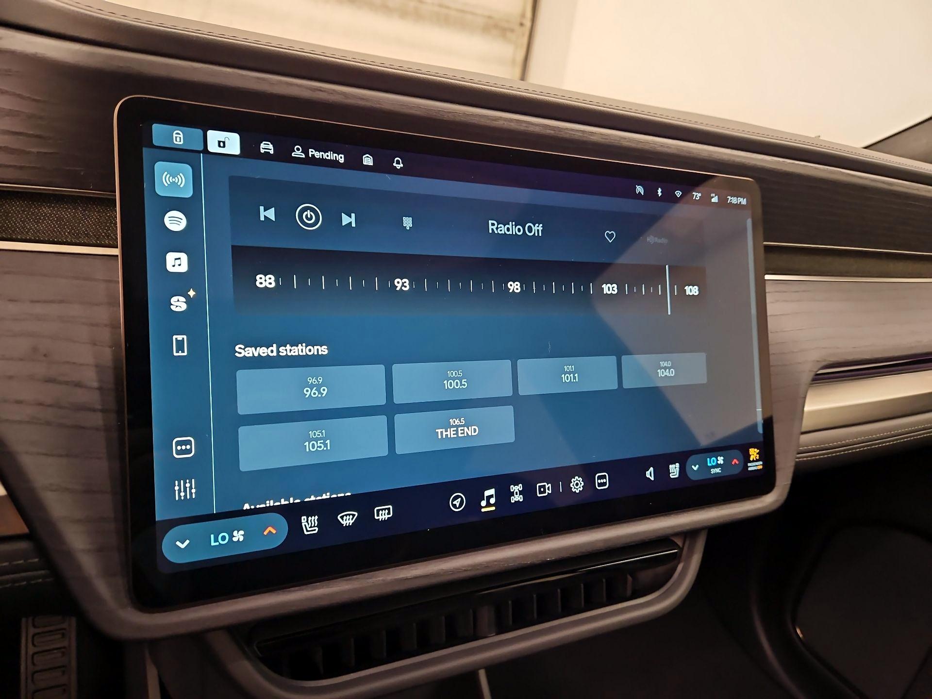 Thumbnail: 2025 Rivian R1S - 15